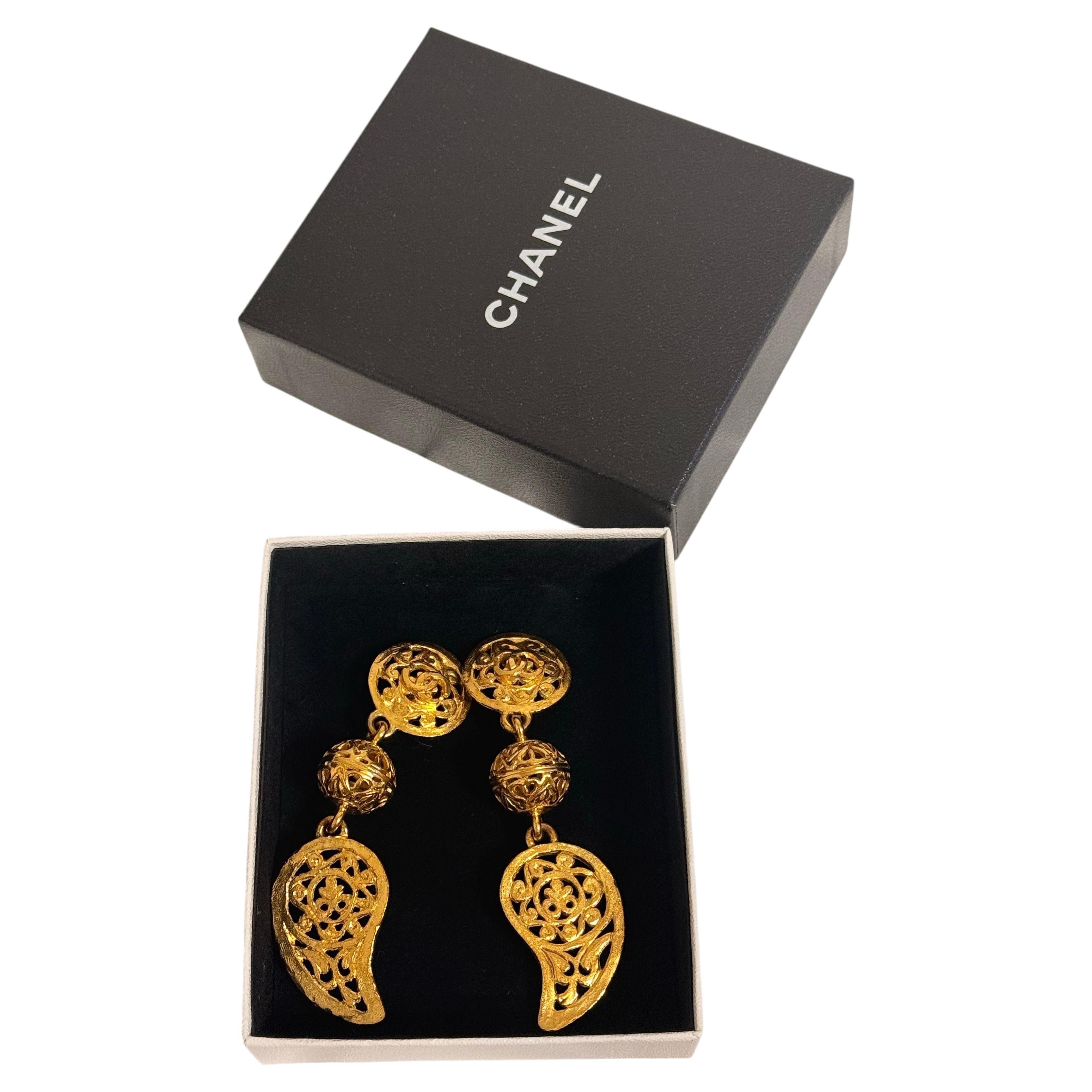CHANEL Vintage Gold Filigree CC Dangle Clip On Earrings