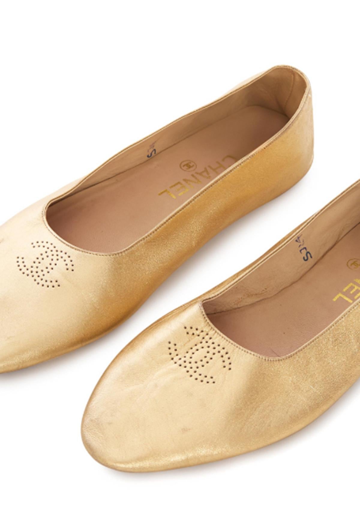 Chanel Vintage Gold Flats In Good Condition For Sale In Eivissa, ES