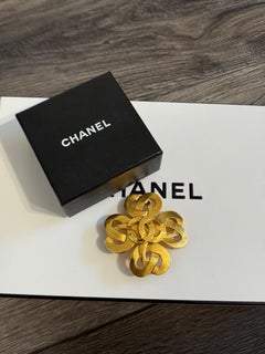 CHANEL Vintage Gold Floral CC Logo Brosche, 1997