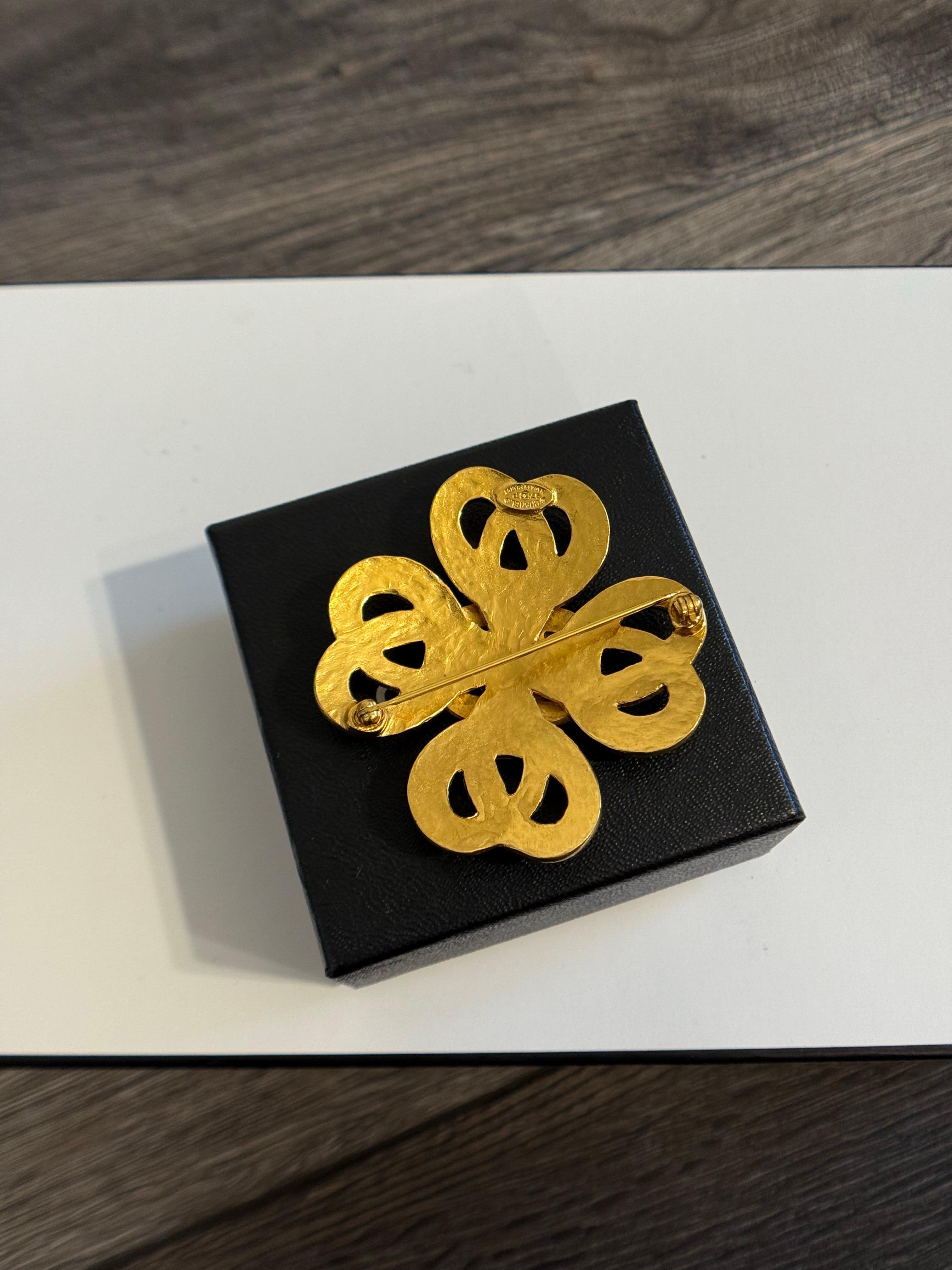 CHANEL Vintage Gold Floral CC Logo Brooch, 1997 For Sale 2