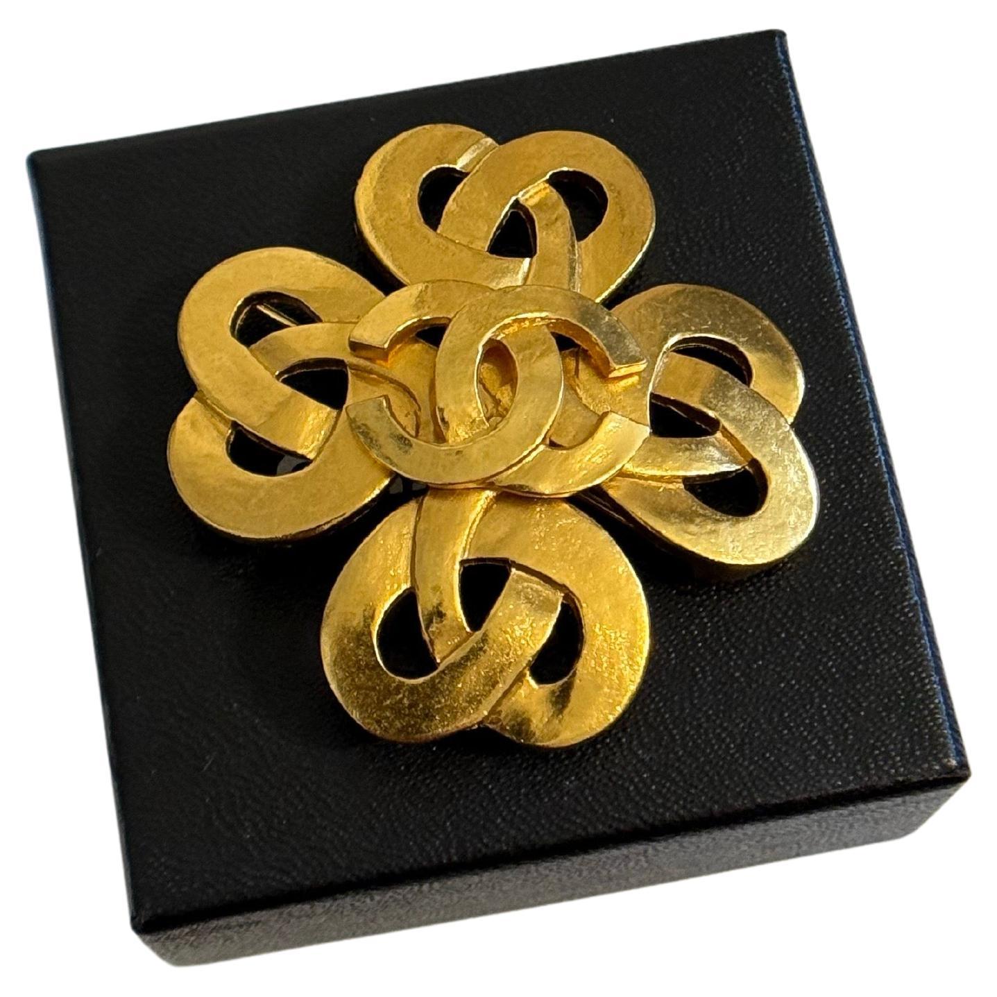 CHANEL Vintage Gold Floral CC Logo Brooch, 1997 For Sale