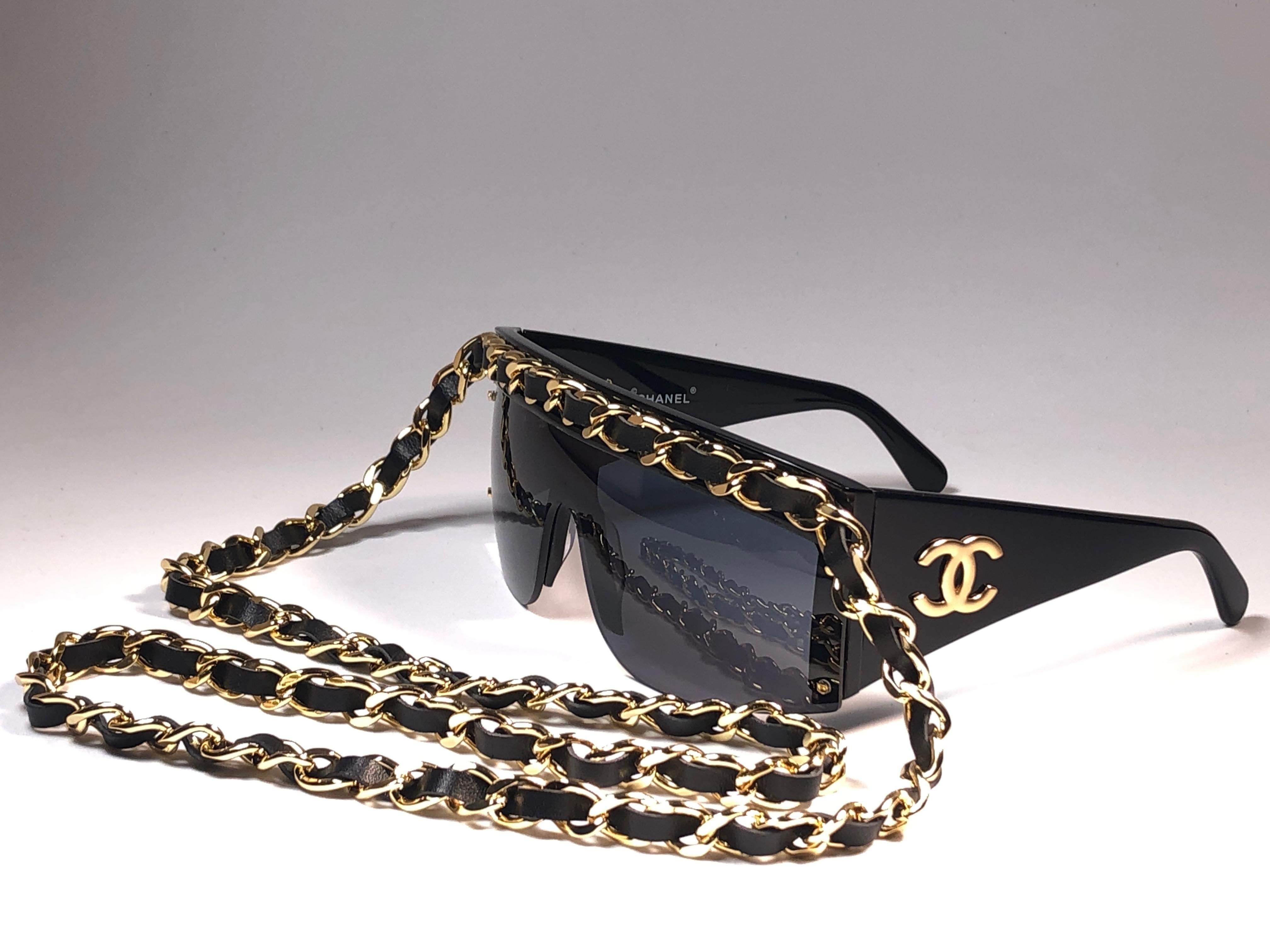 New Rare Vintage Chanel gold hardware sunglasses for the Fall Winter collection 1992.

A seldom and unique piece in this new, never displayed or worn condition. This item could have minor sign of wear due got storage.

This pair of Chanel sunglasses