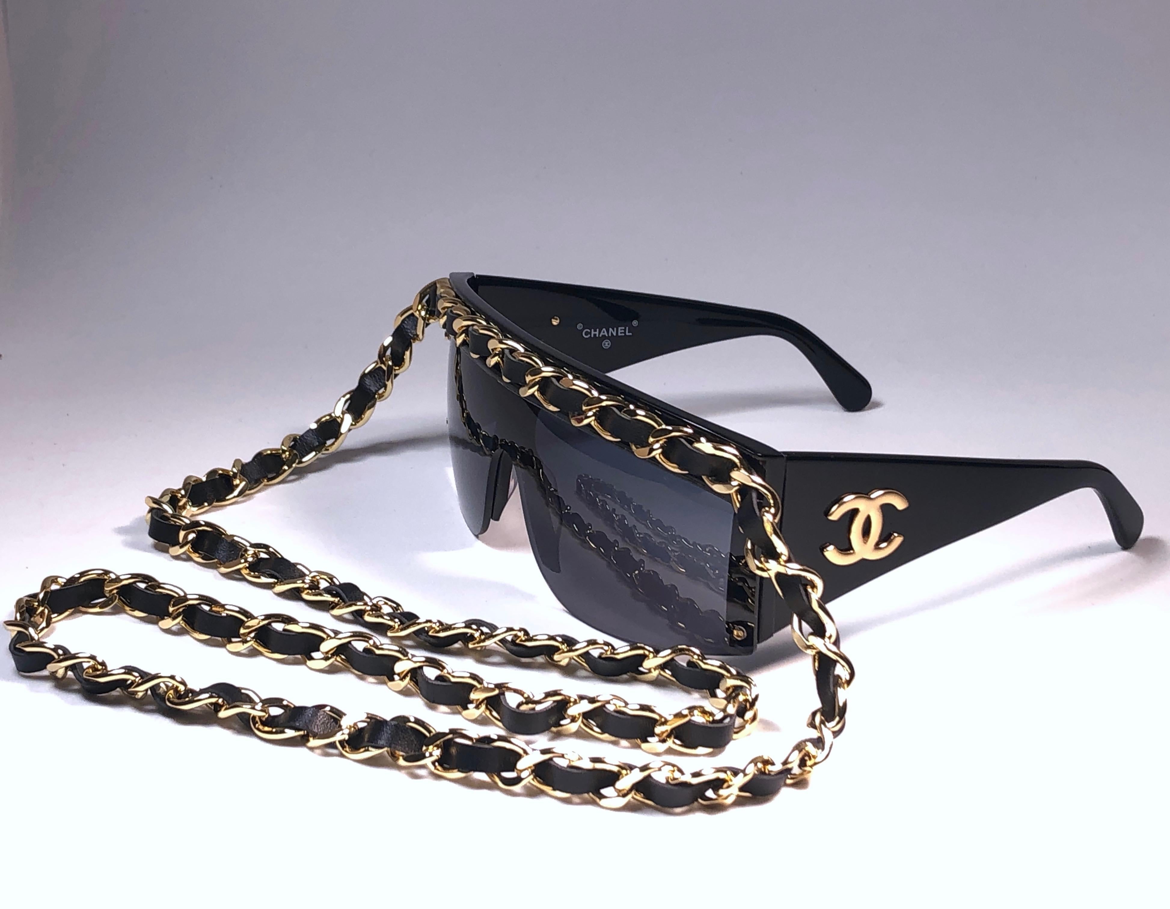 Chanel Vintage Gold Hardware Fall / Winter  1992 Sunglasses Made In Italy In New Condition In Baleares, Baleares