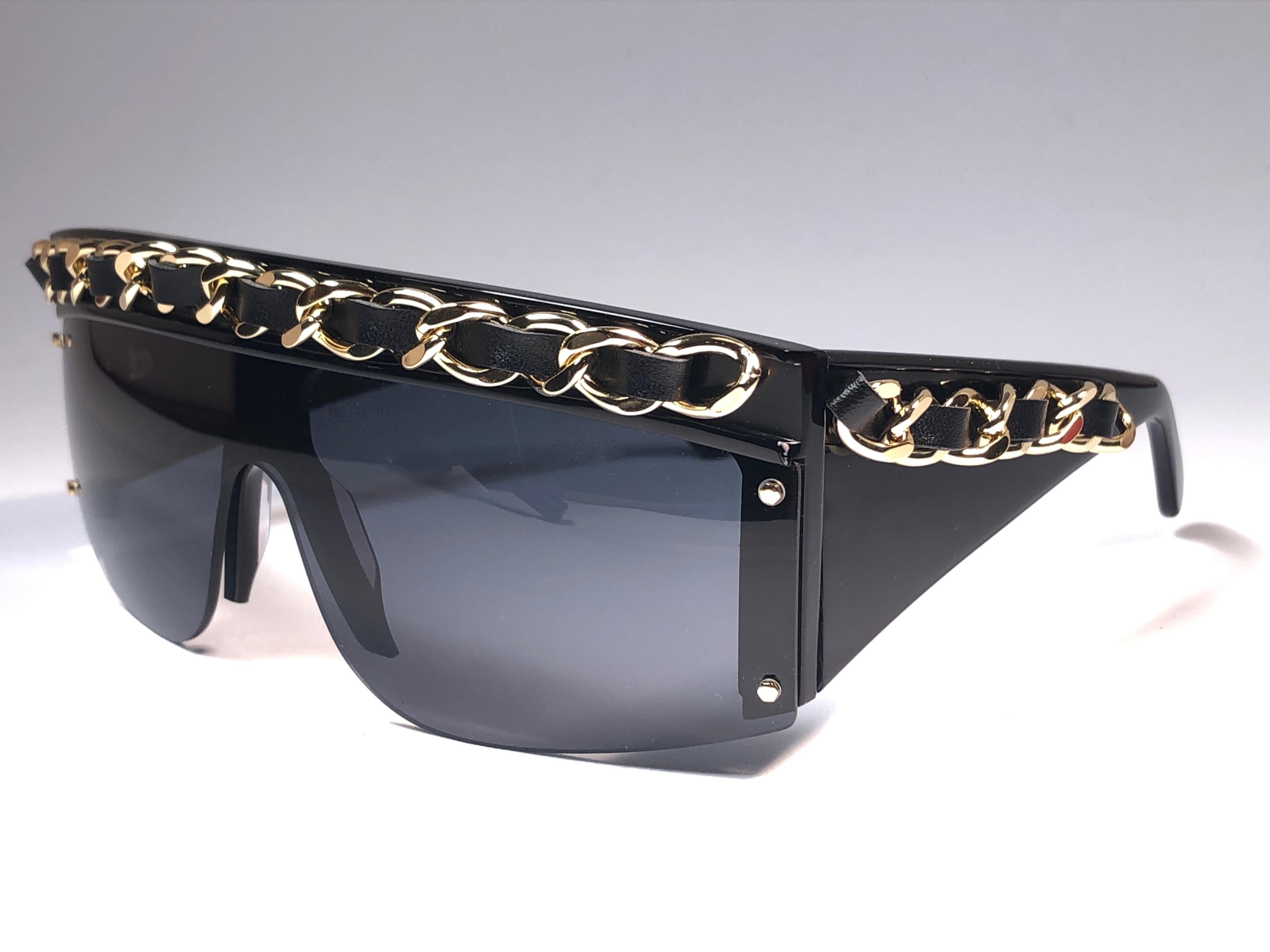 Gray Chanel Vintage Gold Hardware Fall / Winter  1992 Sunglasses Made In Italy