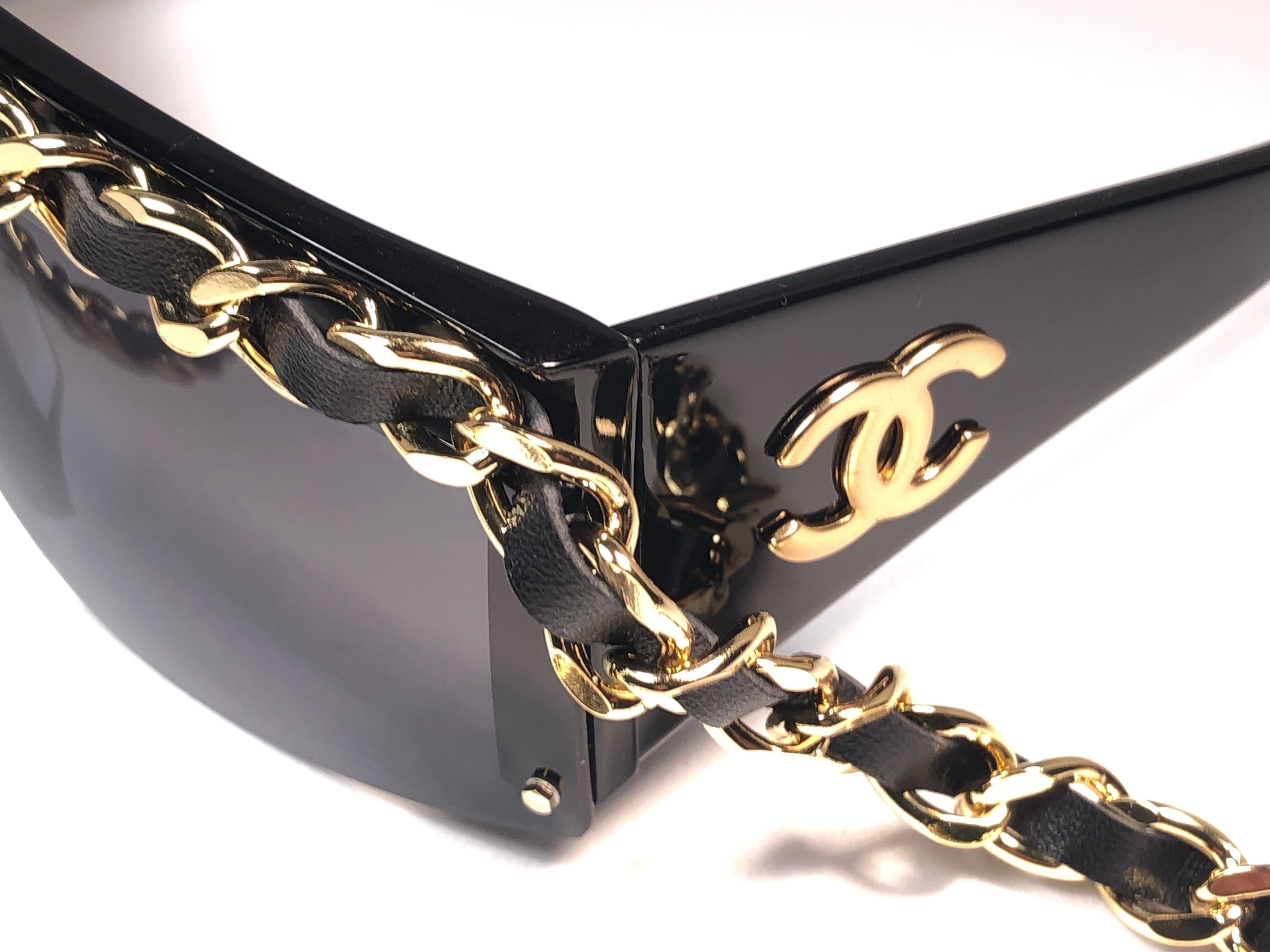 Women's or Men's Chanel Vintage Gold Hardware Fall / Winter  1992 Sunglasses Made In Italy