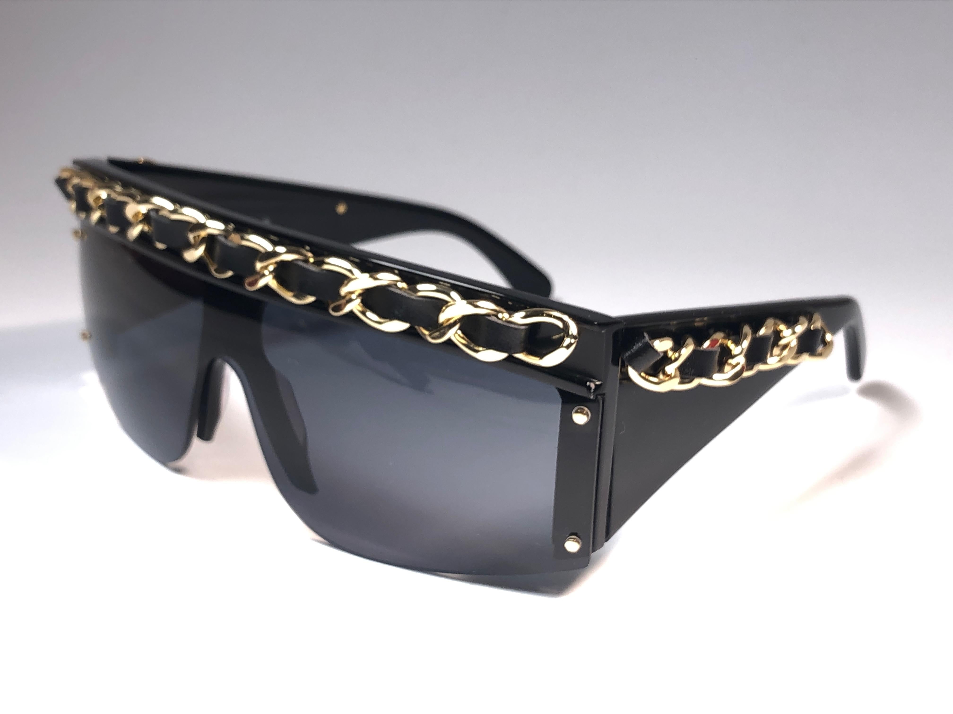 Chanel Vintage Gold Hardware Fall / Winter  1992 Sunglasses Made In Italy In New Condition In Baleares, Baleares