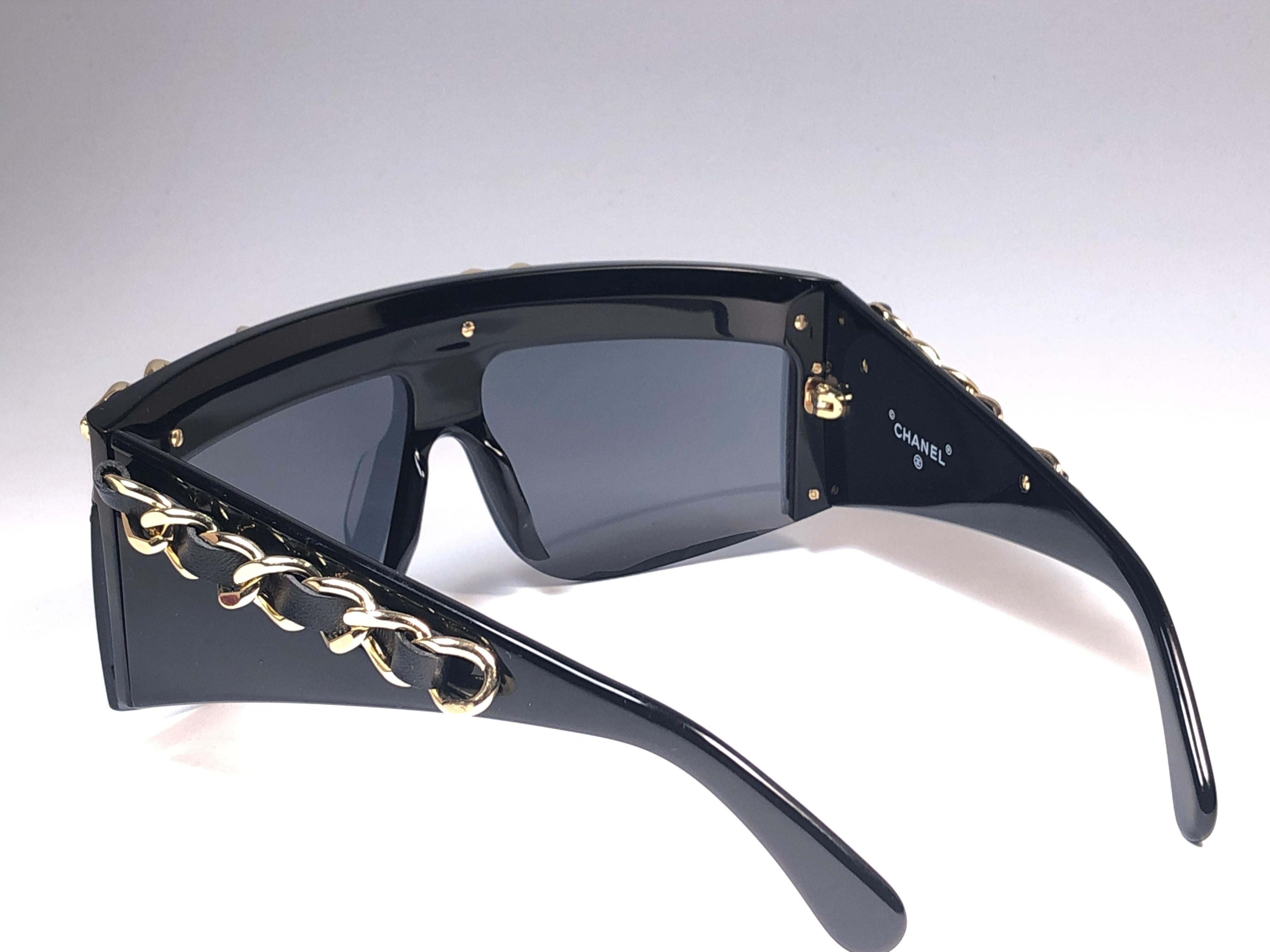 Women's or Men's Chanel Vintage Gold Hardware Fall / Winter  1992 Sunglasses Made In Italy