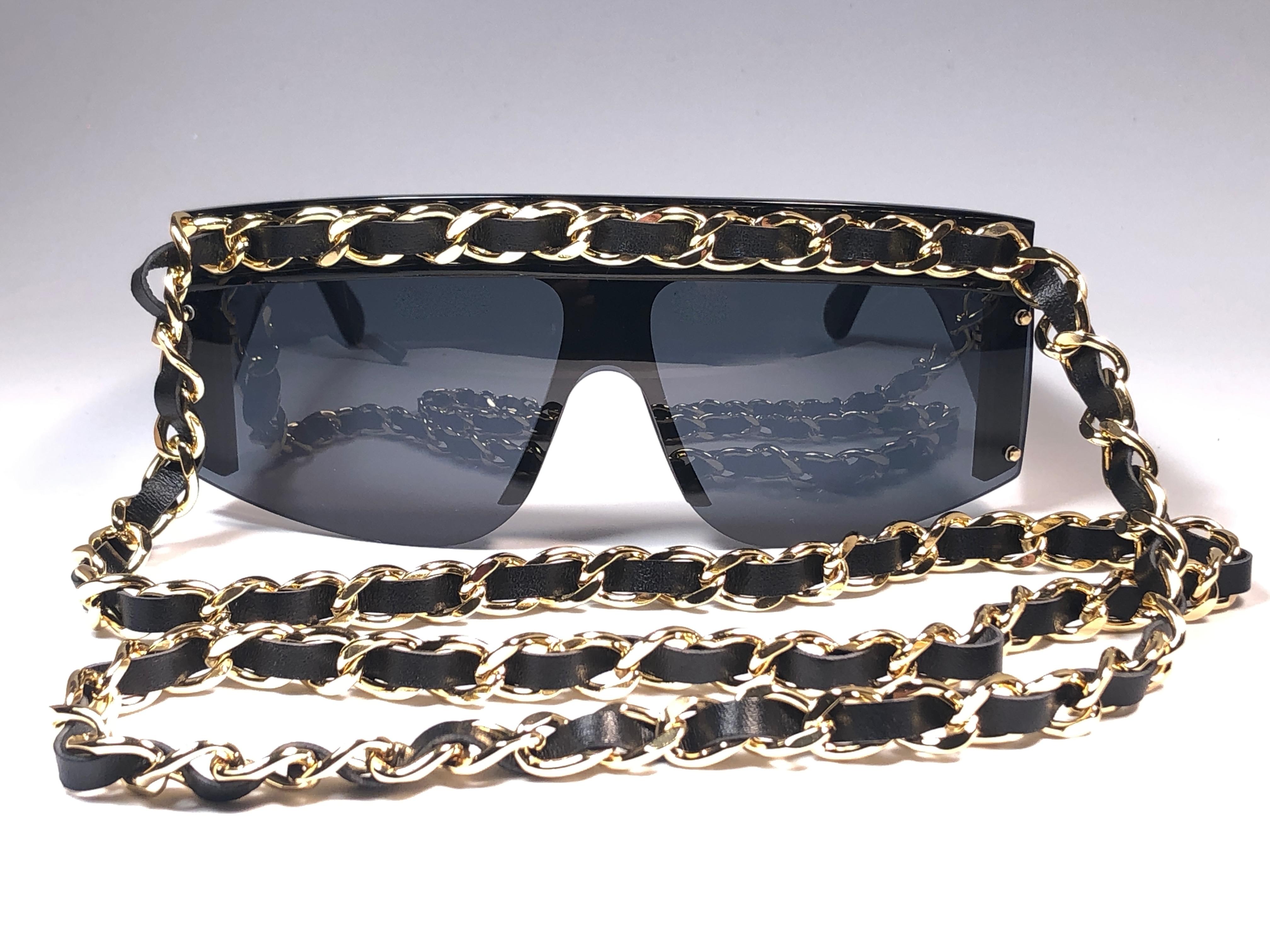 Chanel Vintage Gold Hardware Fall / Winter  1992 Sunglasses Made In Italy 4