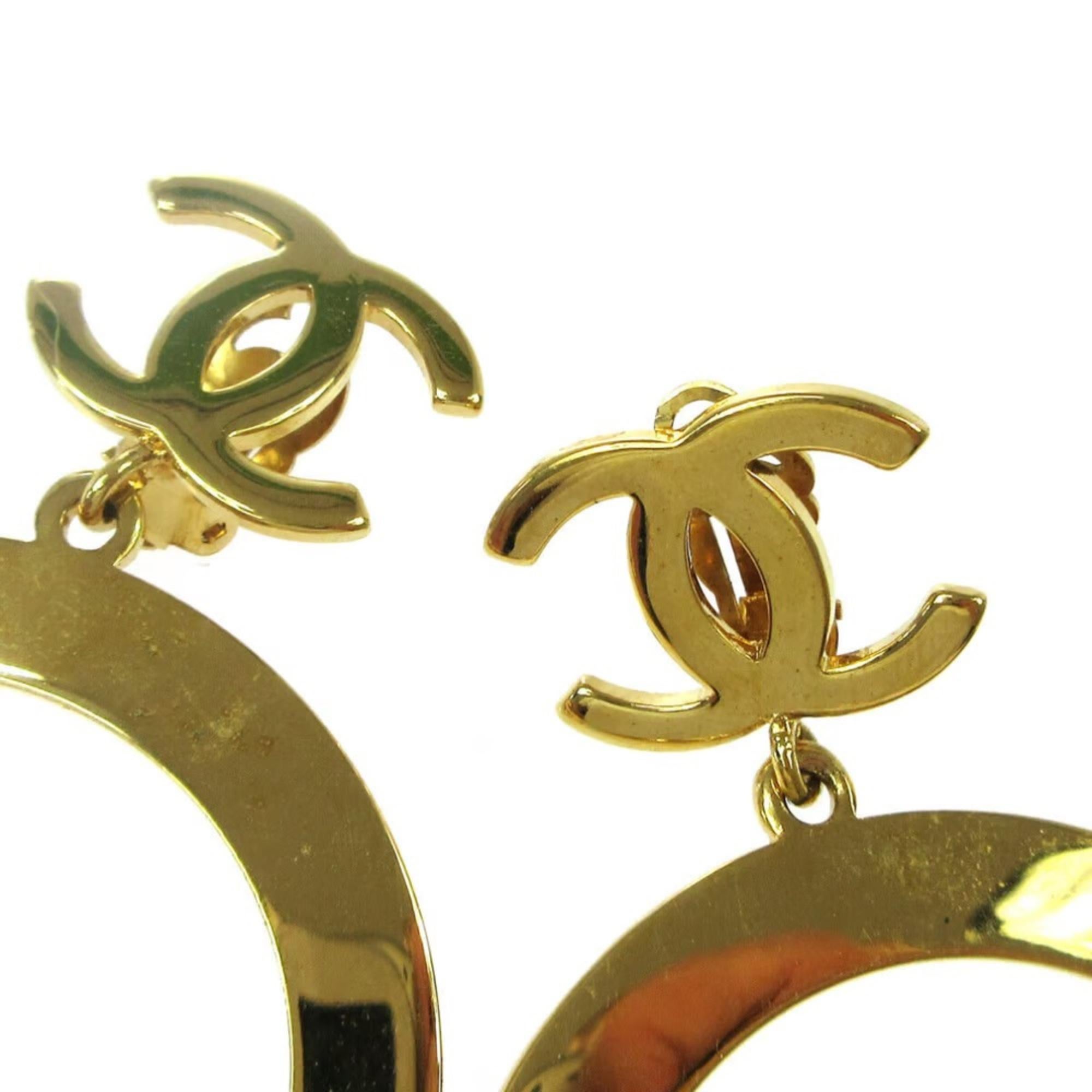 Chanel Vintage Gold Hoop CC Drop Earrings In Good Condition For Sale In Montreal, Quebec