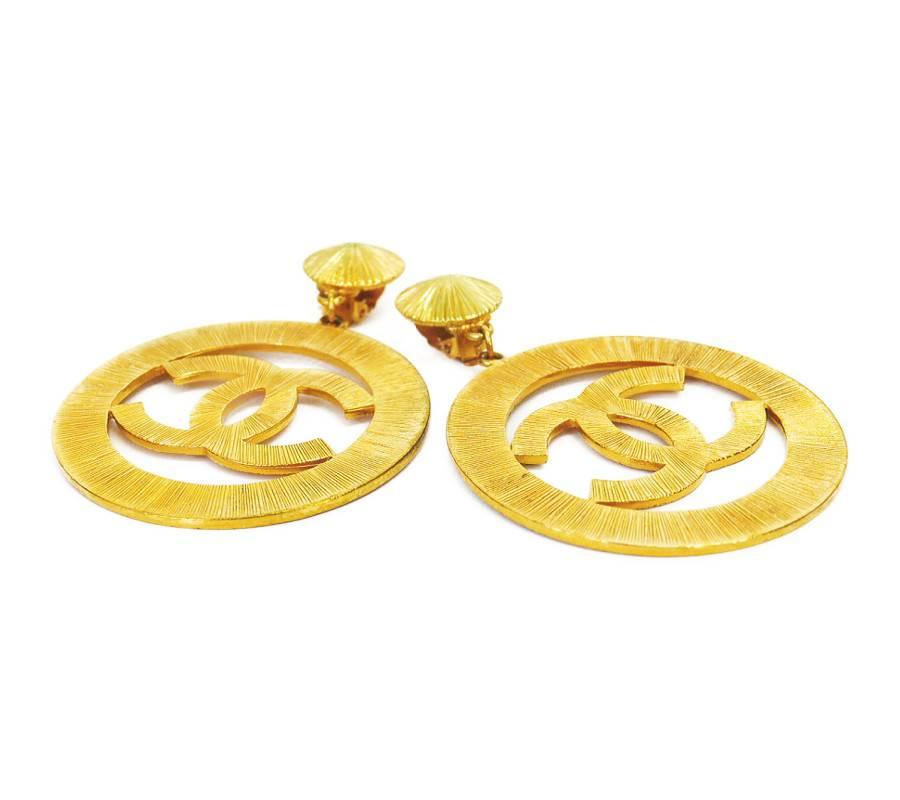 Women's Chanel Vintage Gold Jumbo Dangling Earrings 