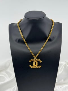 CHANEL Vintage Gold Large Textured CC Statement Chain Collar Necklace