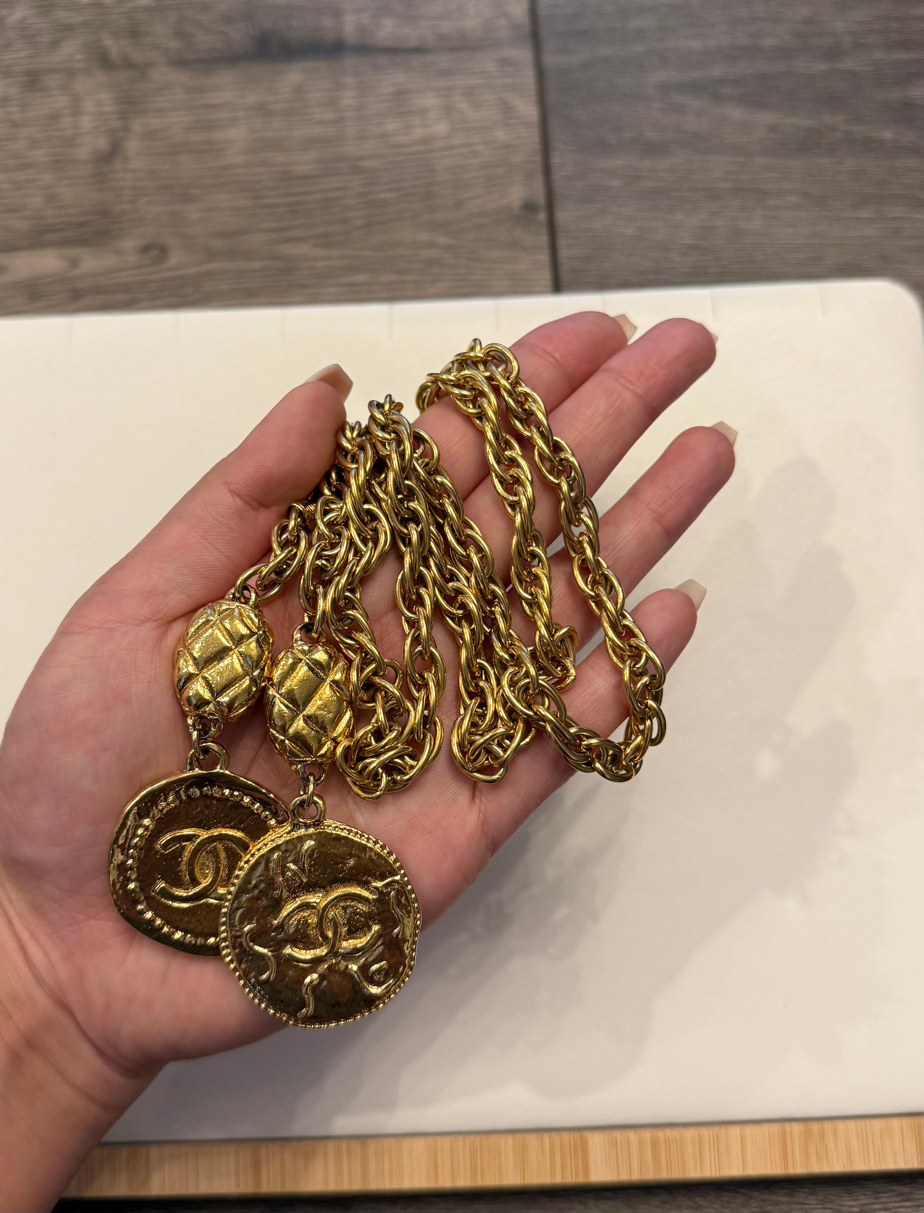 CHANEL Vintage Gold Lariat CC Medallion Necklace For Sale 1