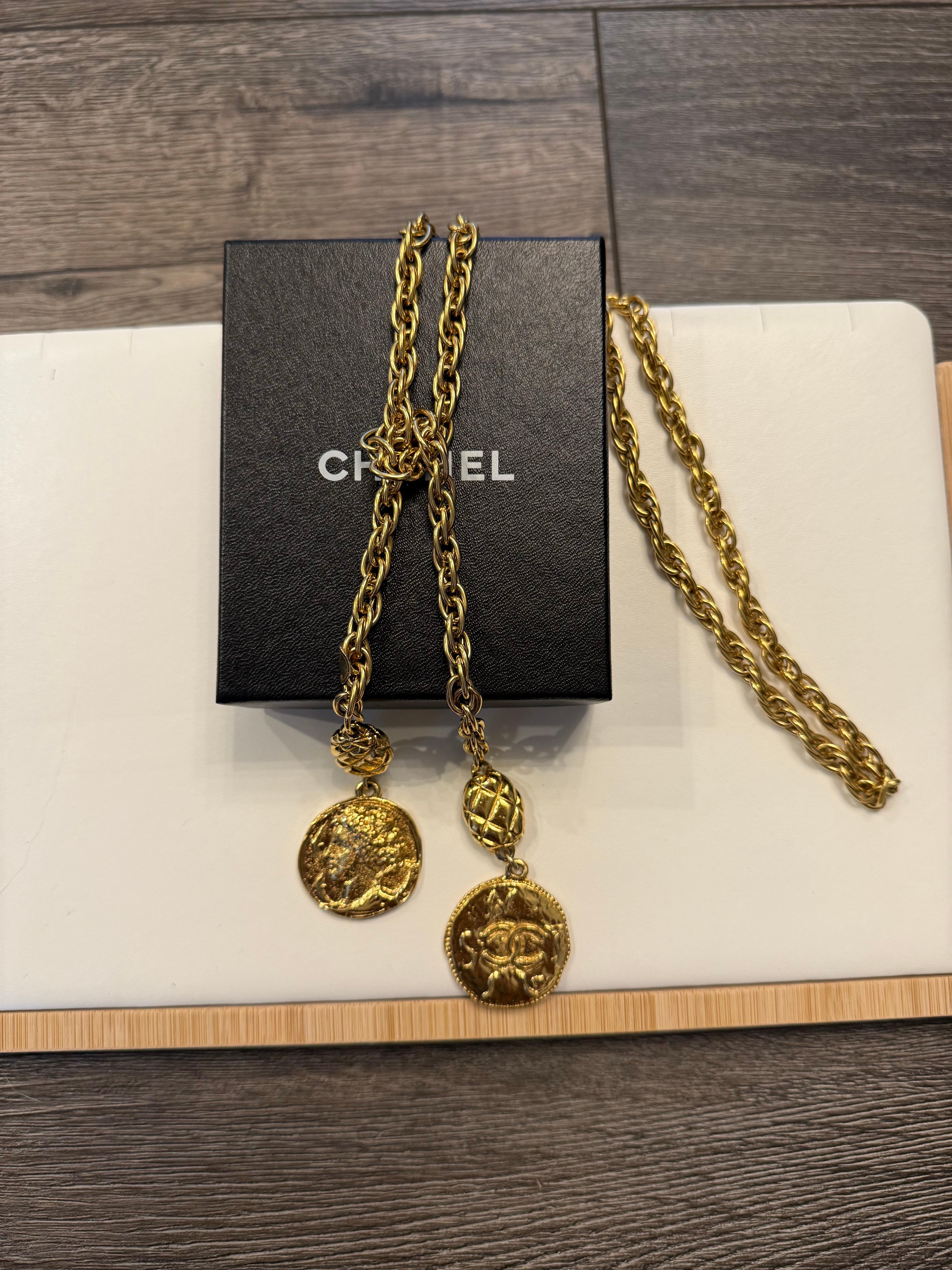 CHANEL Vintage Gold Lariat CC Medallion Necklace For Sale 5
