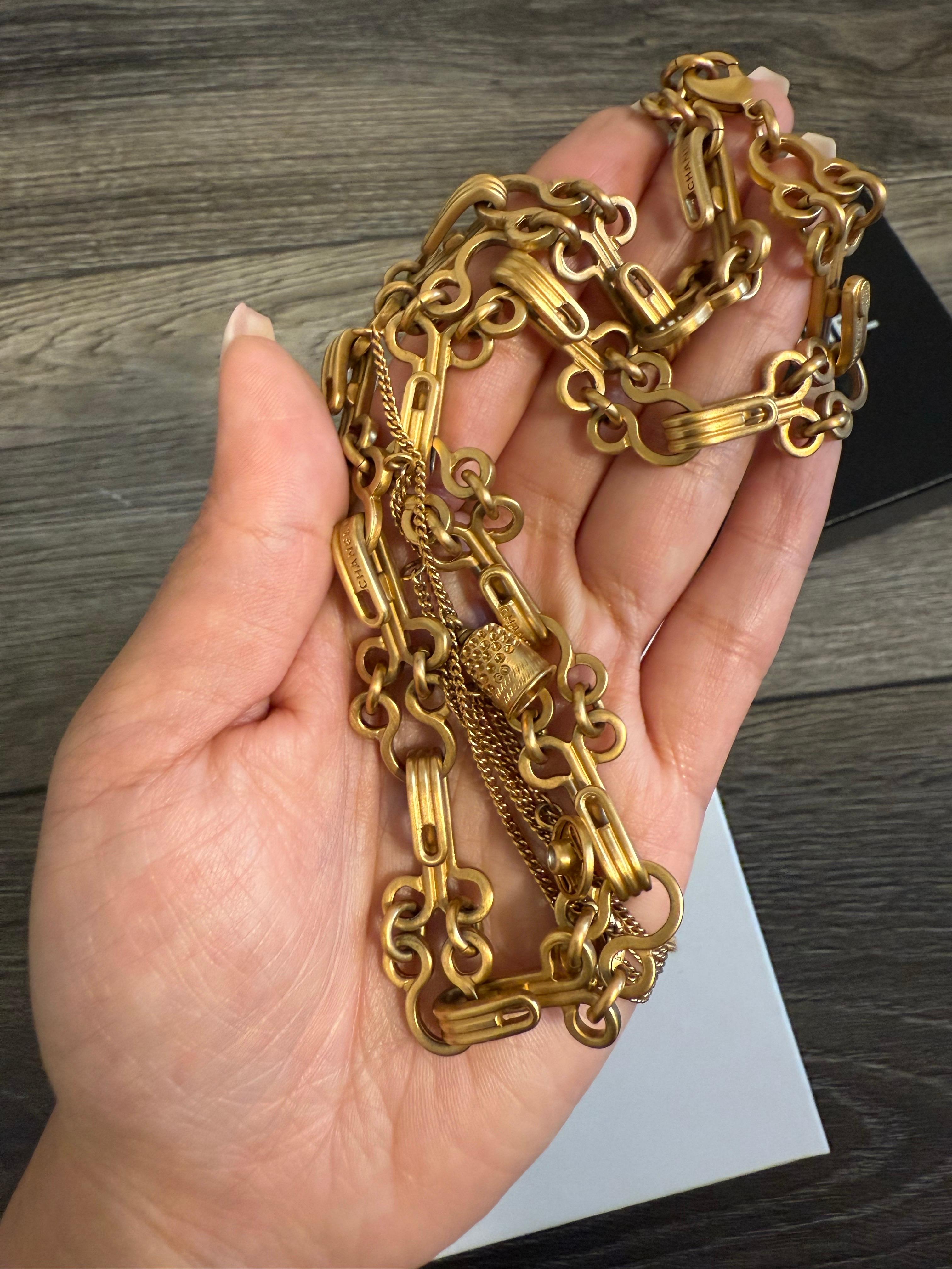 CHANEL Collar con Enganche CC de Oro Vintage en Capas en Bueno estado para la venta en Bellevue, WA