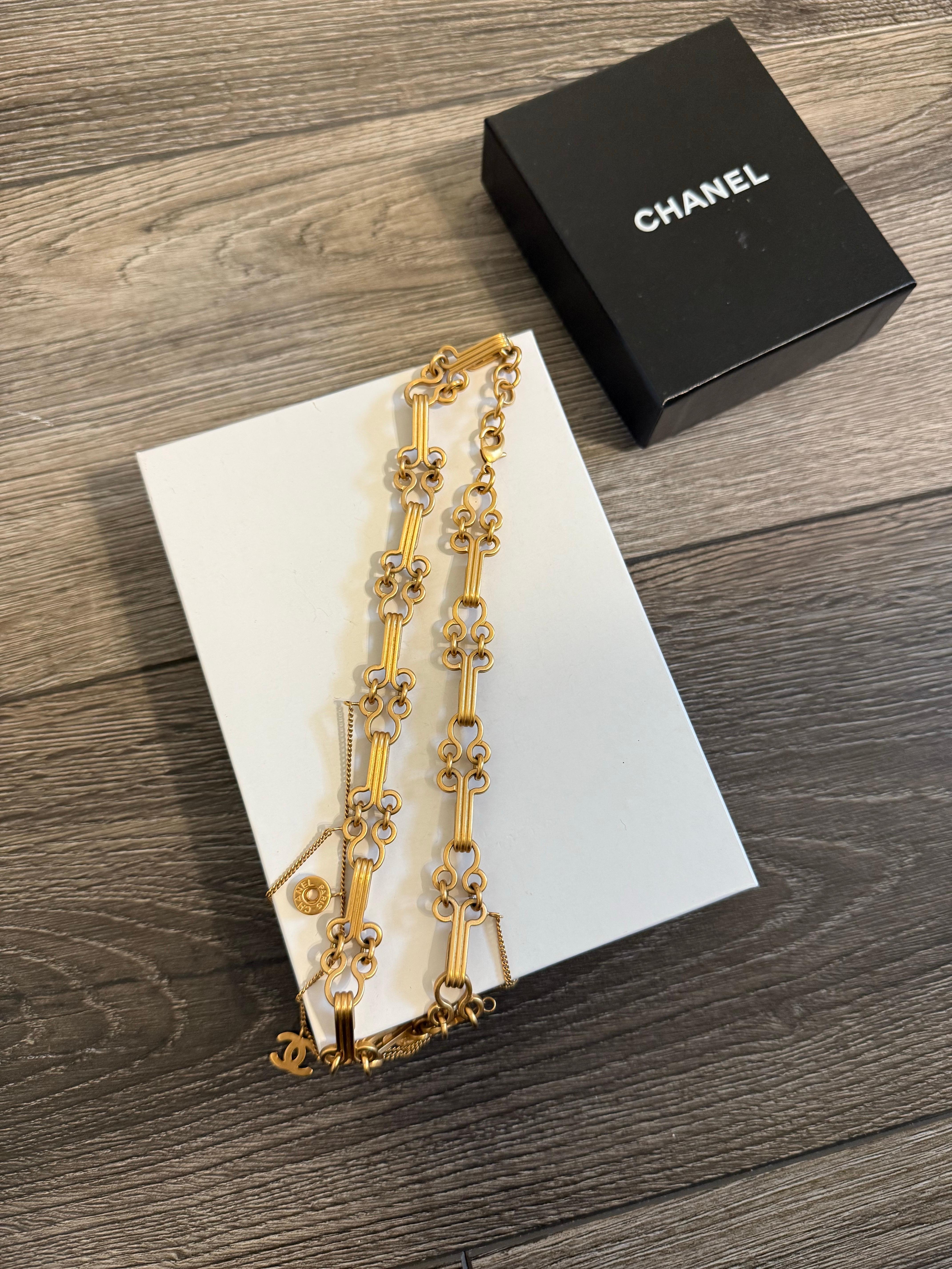 Femenino o masculino CHANEL Collar con Enganche CC de Oro Vintage en Capas en venta