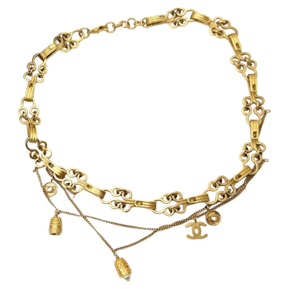 CHANEL Collar con Enganche CC de Oro Vintage en Capas en venta