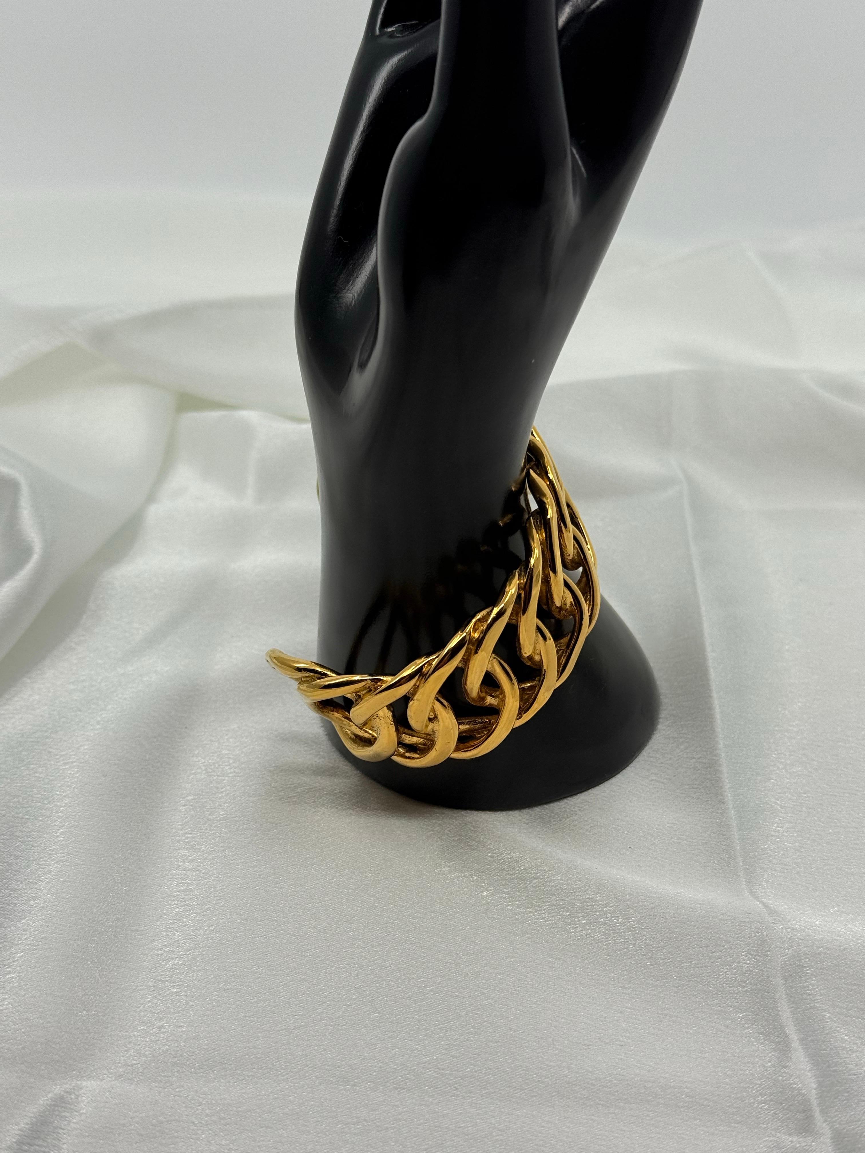 CHANEL Pulsera brazalete de eslabones de oro vintage en venta 2