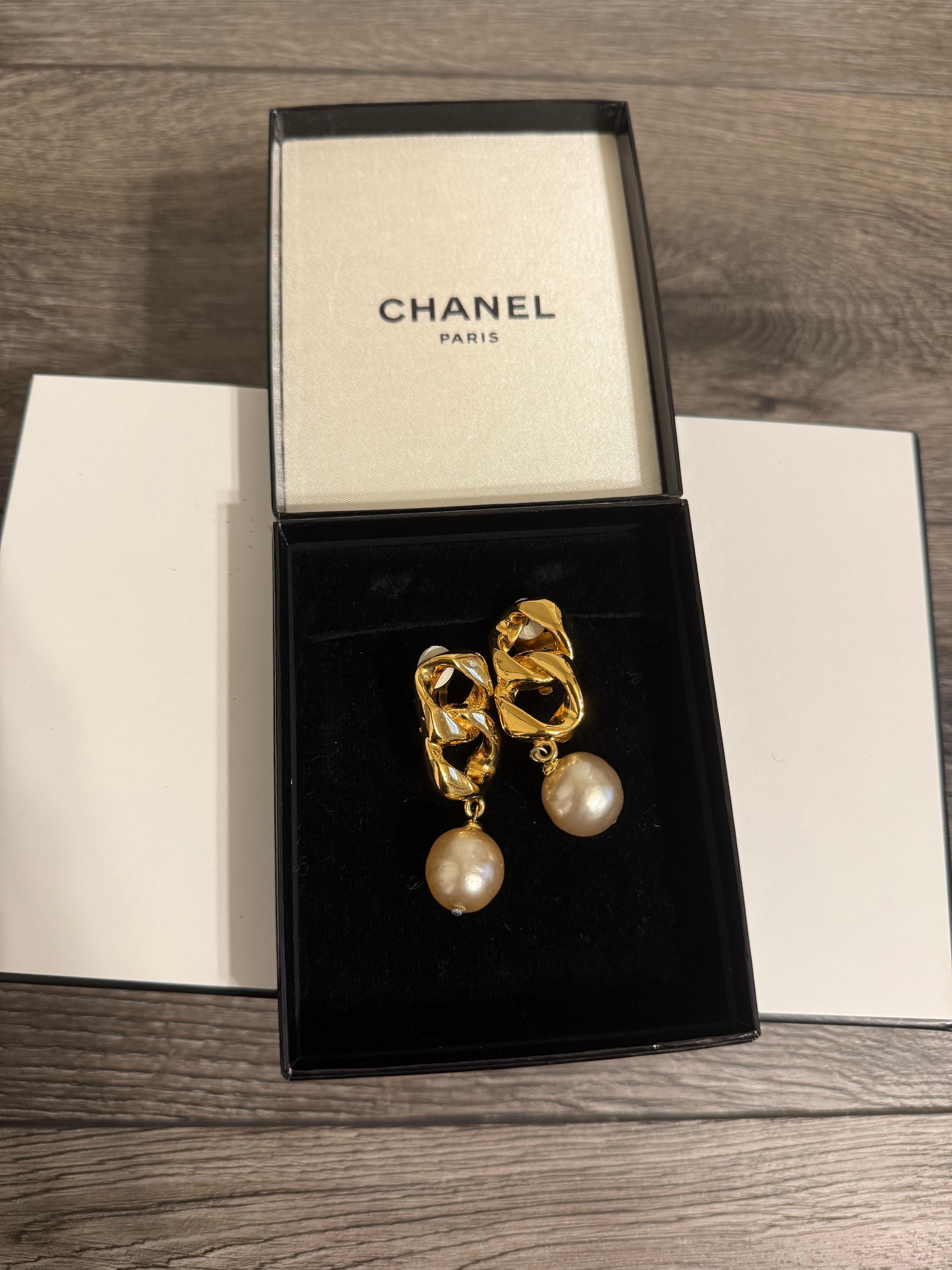 CHANEL Vintage Gold Link Faux Perle baumeln Ohrringe im Angebot 7