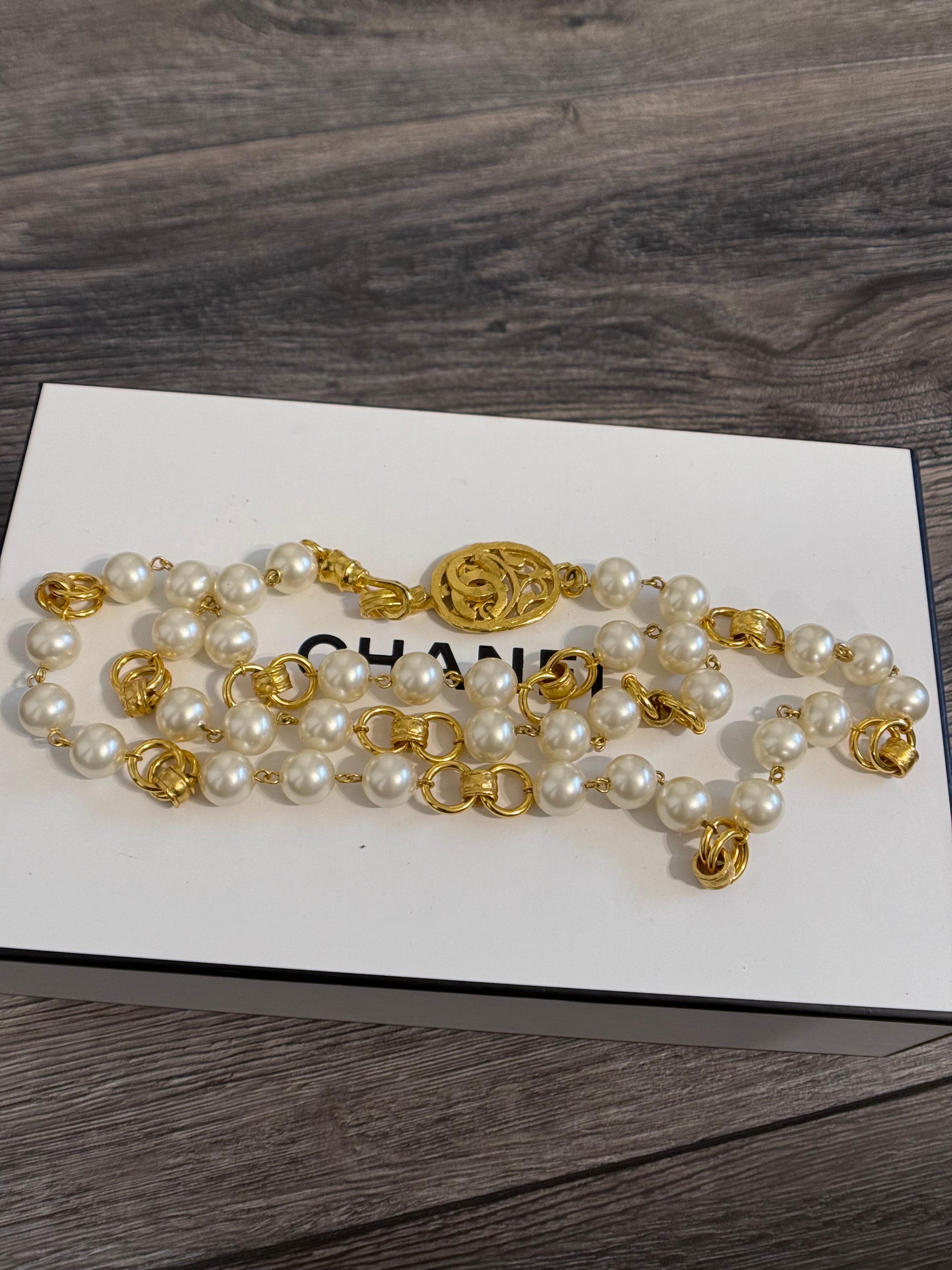 Sautoir CHANEL Vintage A Link Gold Pearl CC Logo en vente 6