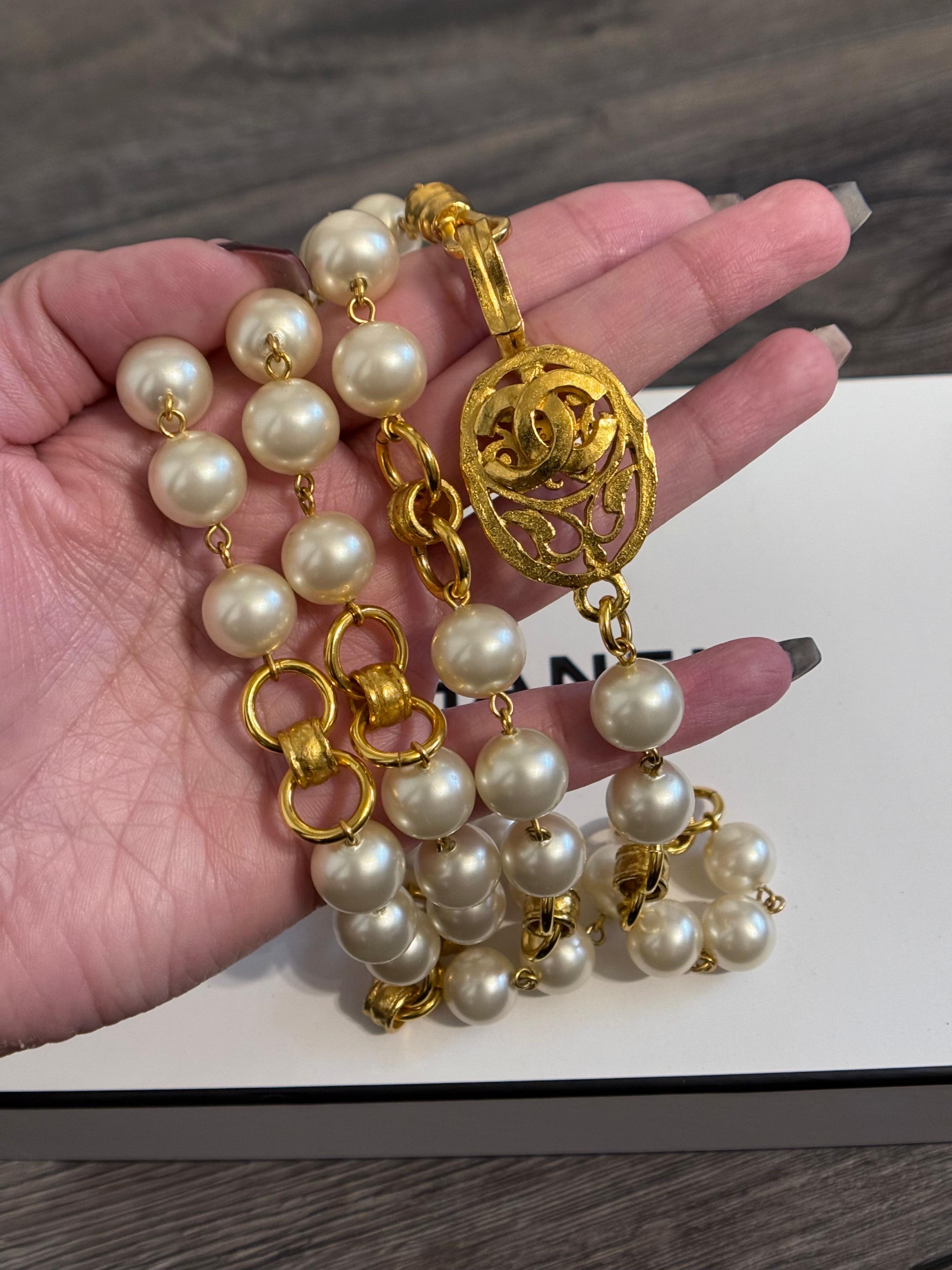 Sautoir CHANEL Vintage A Link Gold Pearl CC Logo en vente 1