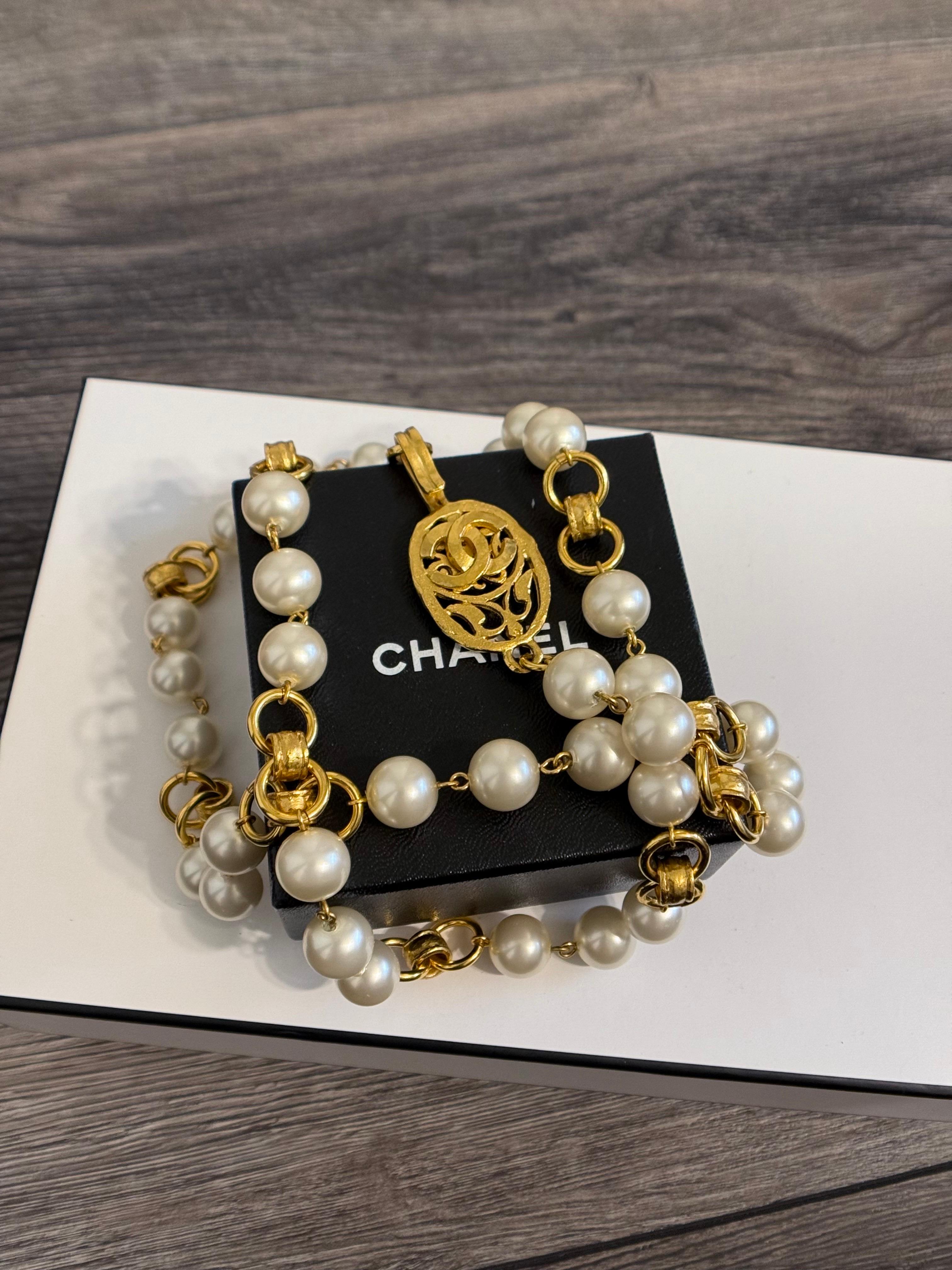 Sautoir CHANEL Vintage A Link Gold Pearl CC Logo en vente 4
