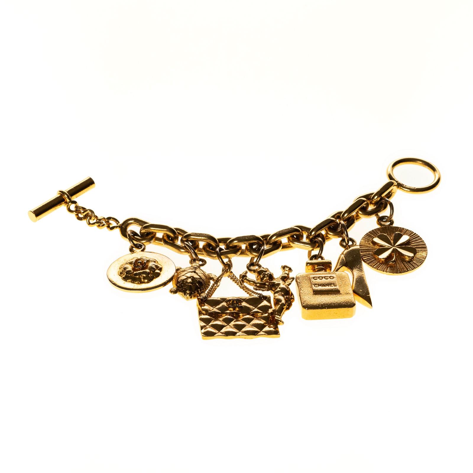 Chanel Vintage Gold Glücksbringer-Armband im Zustand „Gut“ im Angebot in Montreal, Quebec
