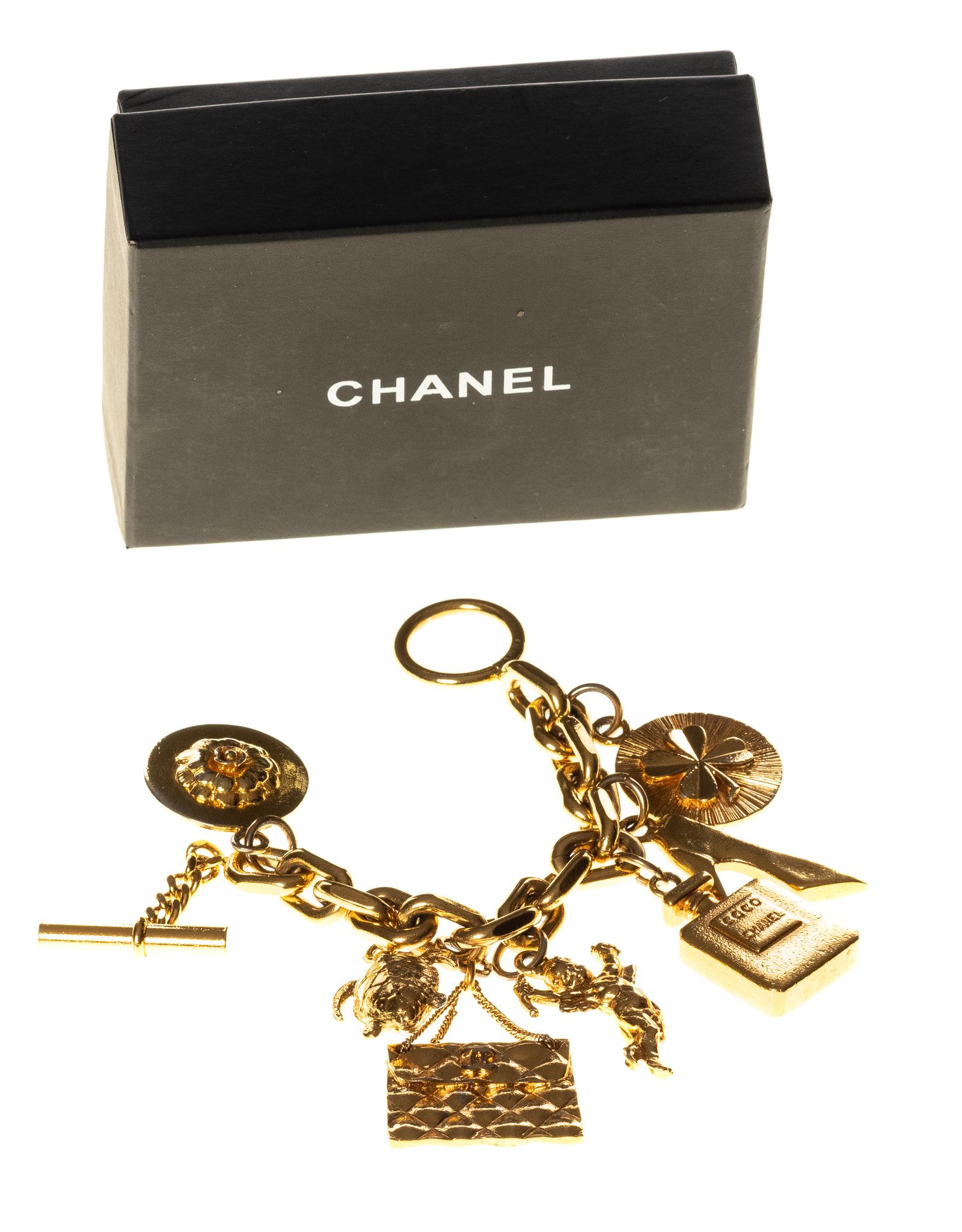 Chanel Vintage Gold Lucky Charms Bracelet In Good Condition For Sale In Montreal, Quebec