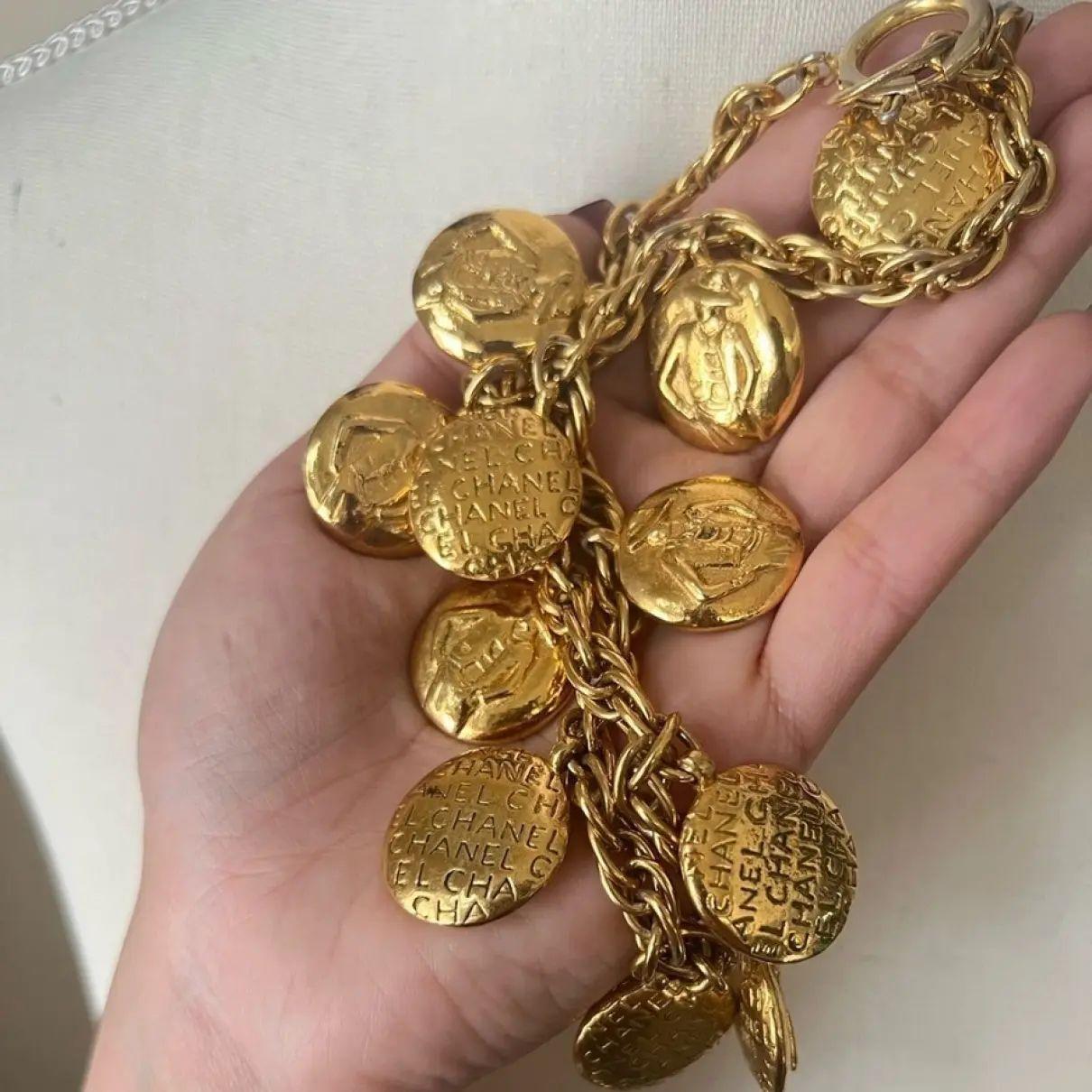 Chanel Vintage oro Mademoiselle Collana a girocollo con charme in vendita 1