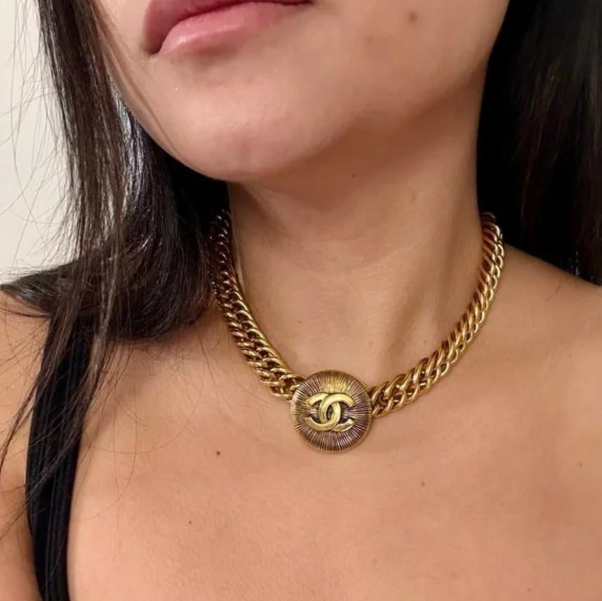 Chanel Vintage Gold Medallion Coin CC Collar Necklace In Good Condition For Sale In Bellevue, WA