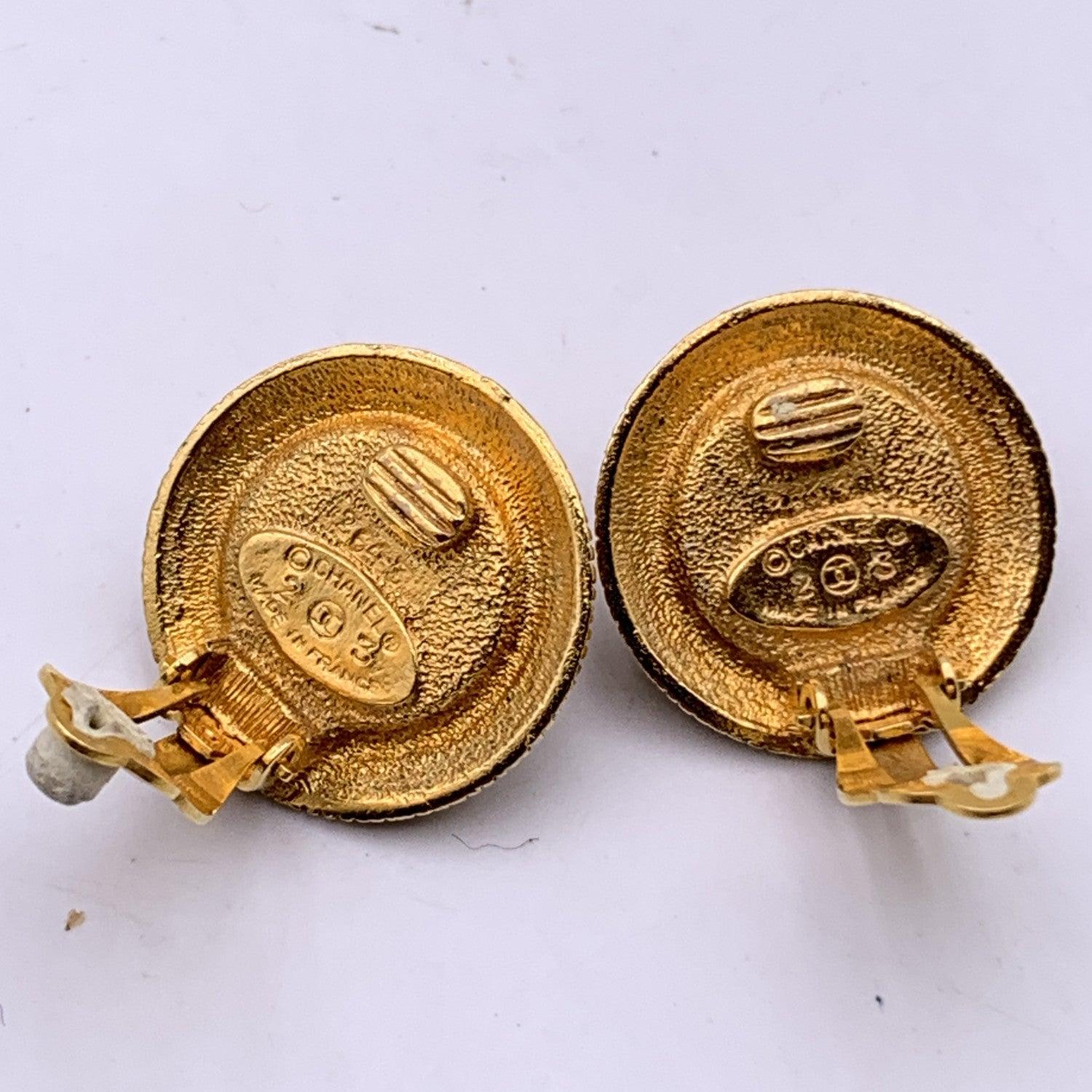 Brown Chanel Vintage Gold Metal and Pearl Cabochon Round Clip On Earrings For Sale