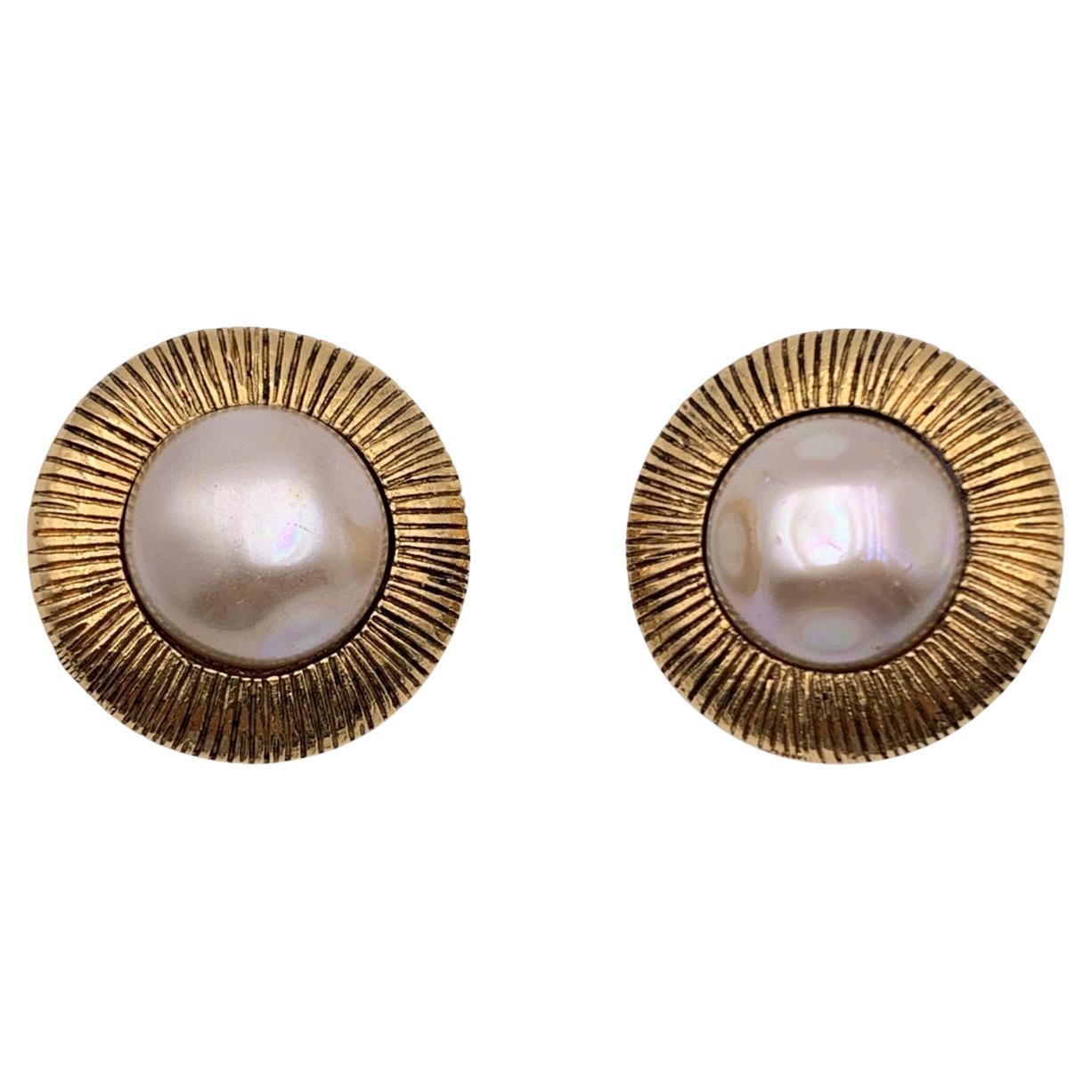 Chanel Vintage Gold Metal and Pearl Cabochon Round Clip On Earrings For Sale