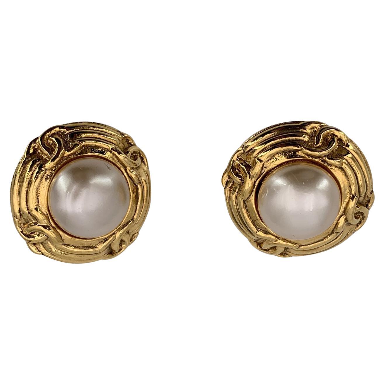 Chanel Vintage Gold Metal and Pearl Cabochon Round Clip On Earrings For Sale