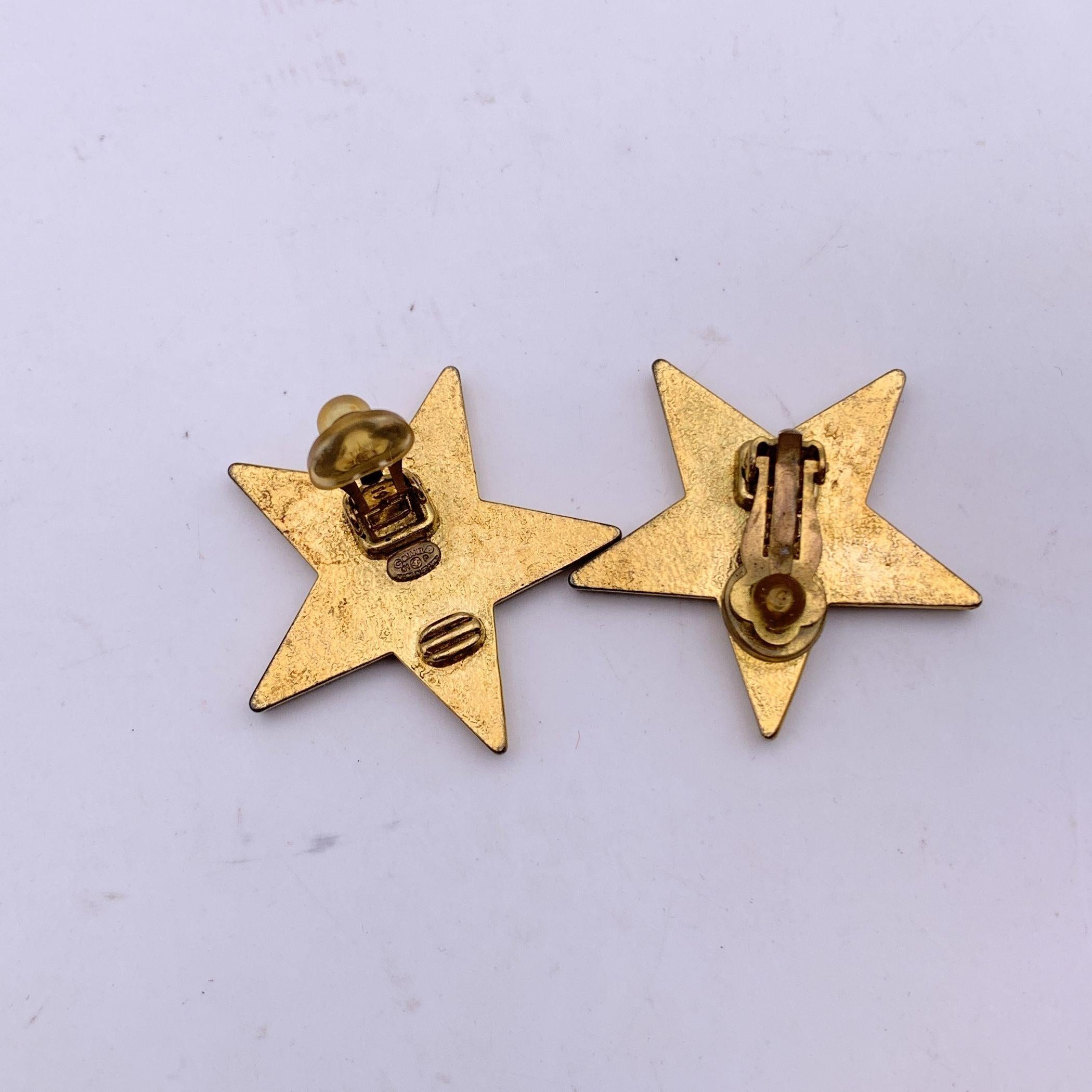 Women's Chanel Vintage Gold Metal Beige Stars CC Logos Clip On Earrings For Sale