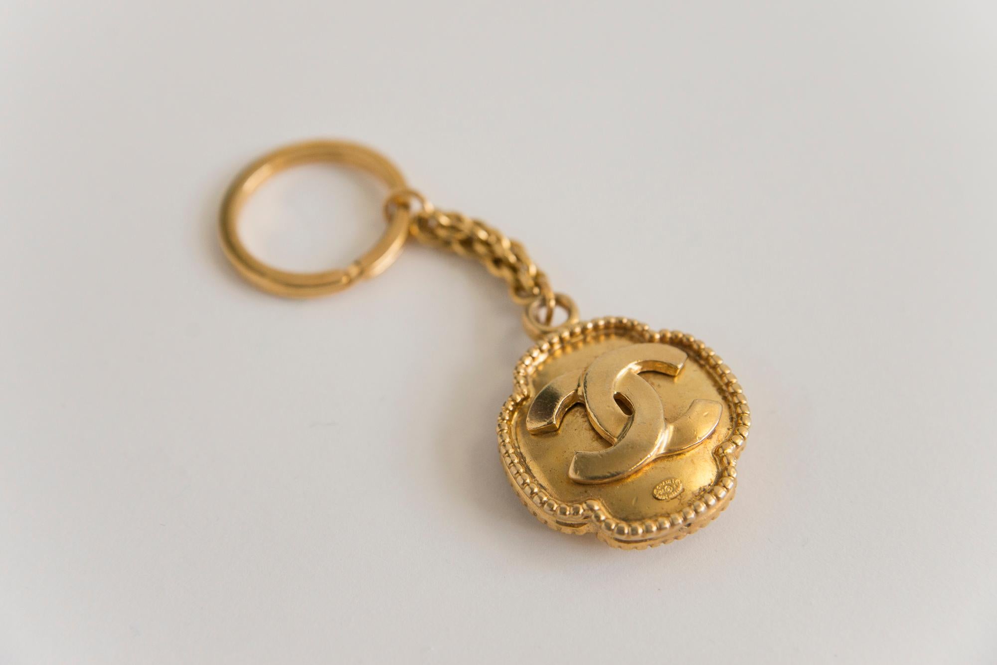 Women's or Men's Chanel Gold-Tone Metal CC Keychain, Fall-Winter 1996-1997 For Sale