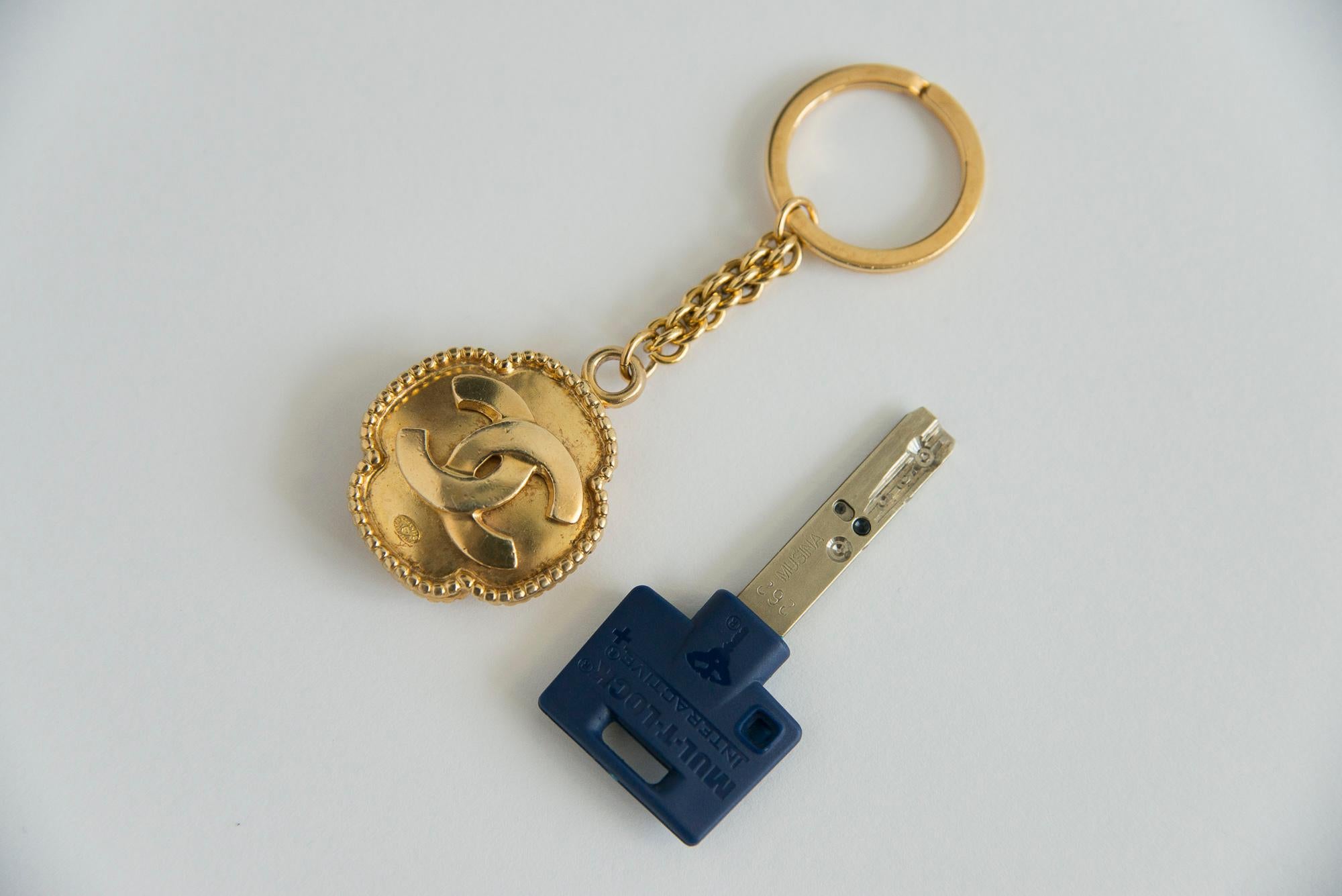 Chanel Gold-Tone Metal CC Keychain, Fall-Winter 1996-1997 For Sale 2