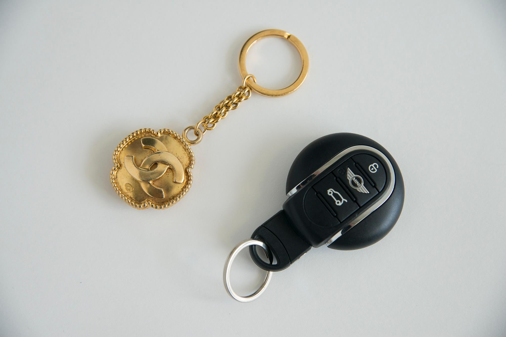Chanel Gold-Tone Metal CC Keychain, Fall-Winter 1996-1997 For Sale 3