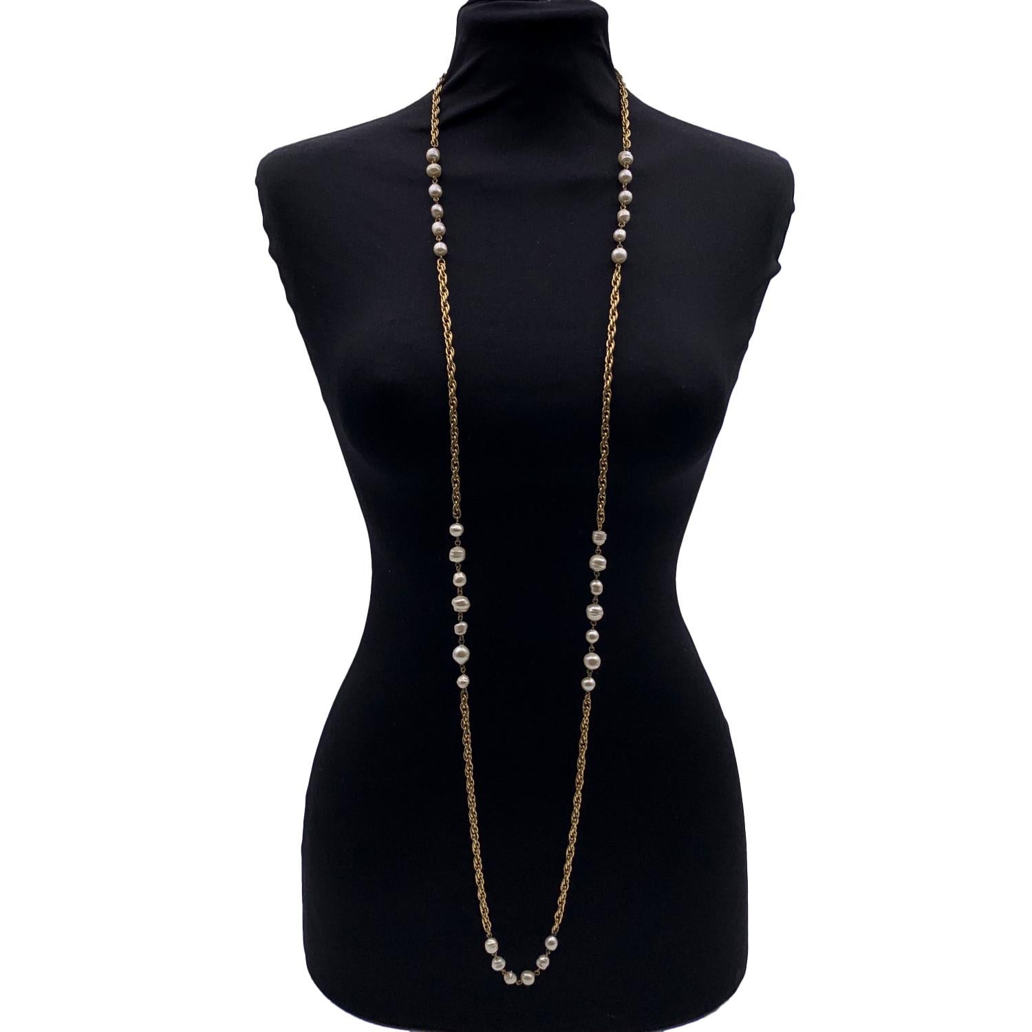 Chanel Vintage Gold Metal Chain Long Necklace with Baroque Pearls In condizioni ottime a Rome, Rome