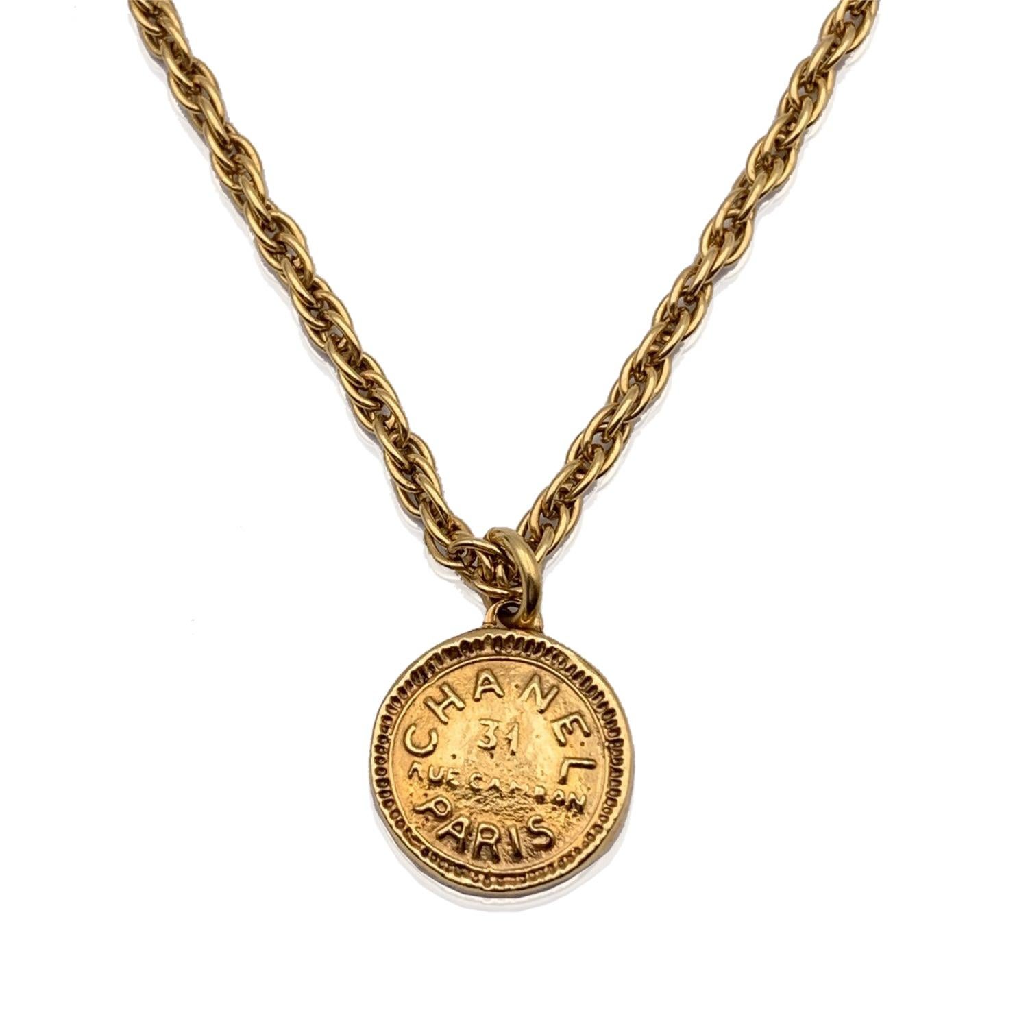 Women's Chanel Vintage Gold Metal Chain Necklace CC Logo Medallion