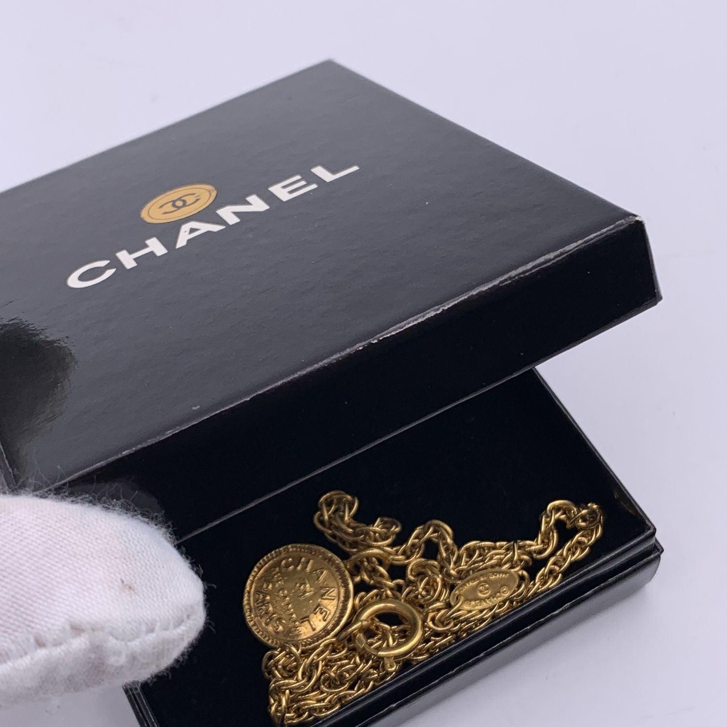 Chanel Vintage Gold Metal Chain Necklace CC Logo Medallion 4