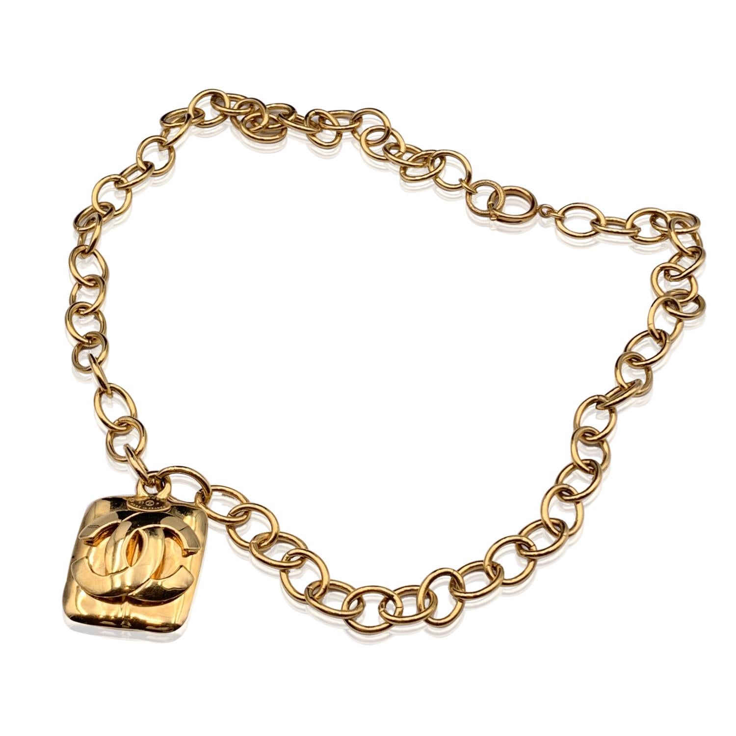 Chanel Vintage Gold Metal Chunky Chain Necklace CC Logo Pendant In Excellent Condition In Rome, Rome