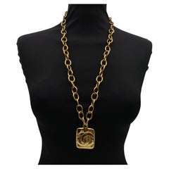 Chanel Vintage Gold Metal Chunky Chain Necklace CC Logo Pendant