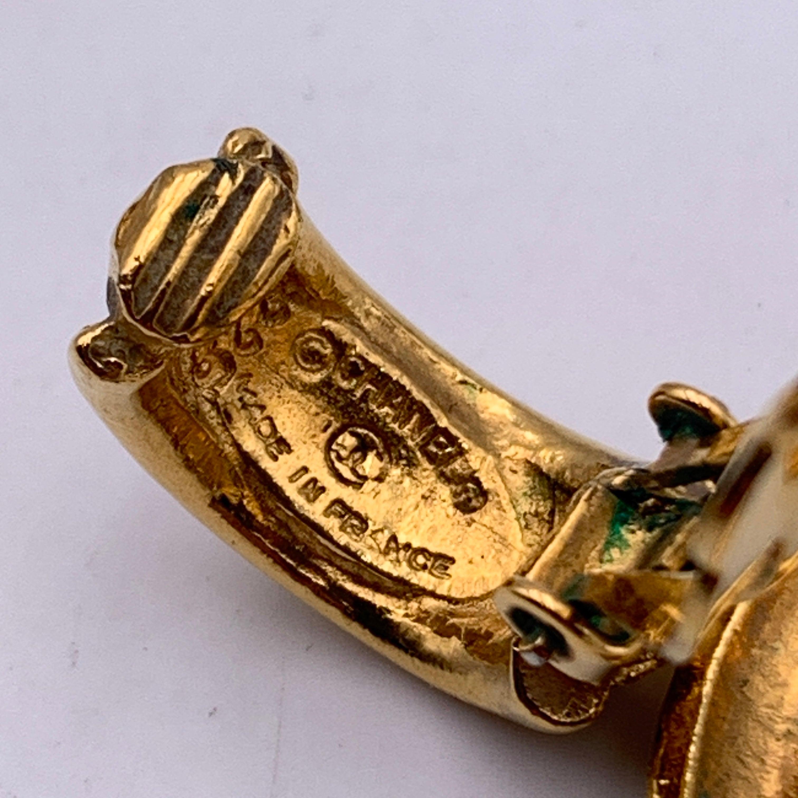 Chanel Vintage Gold Metal Door Knocker Hoop Clip On Earrings In Good Condition In Rome, Rome