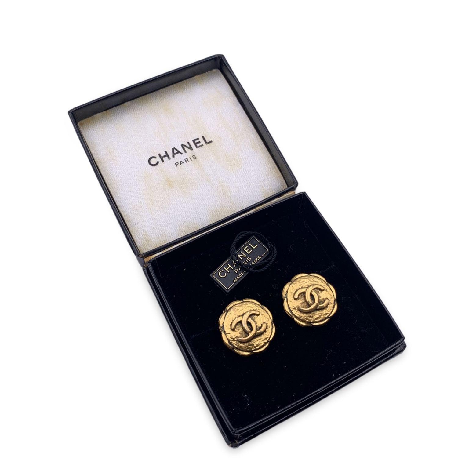 Women's Chanel Vintage Gold Metal Embossed CC Logo Flower Clip On Earrings
