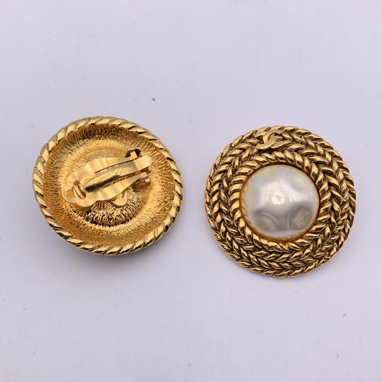 Women's Chanel Vintage Gold Metal Faux Pearls Clip On Earrings