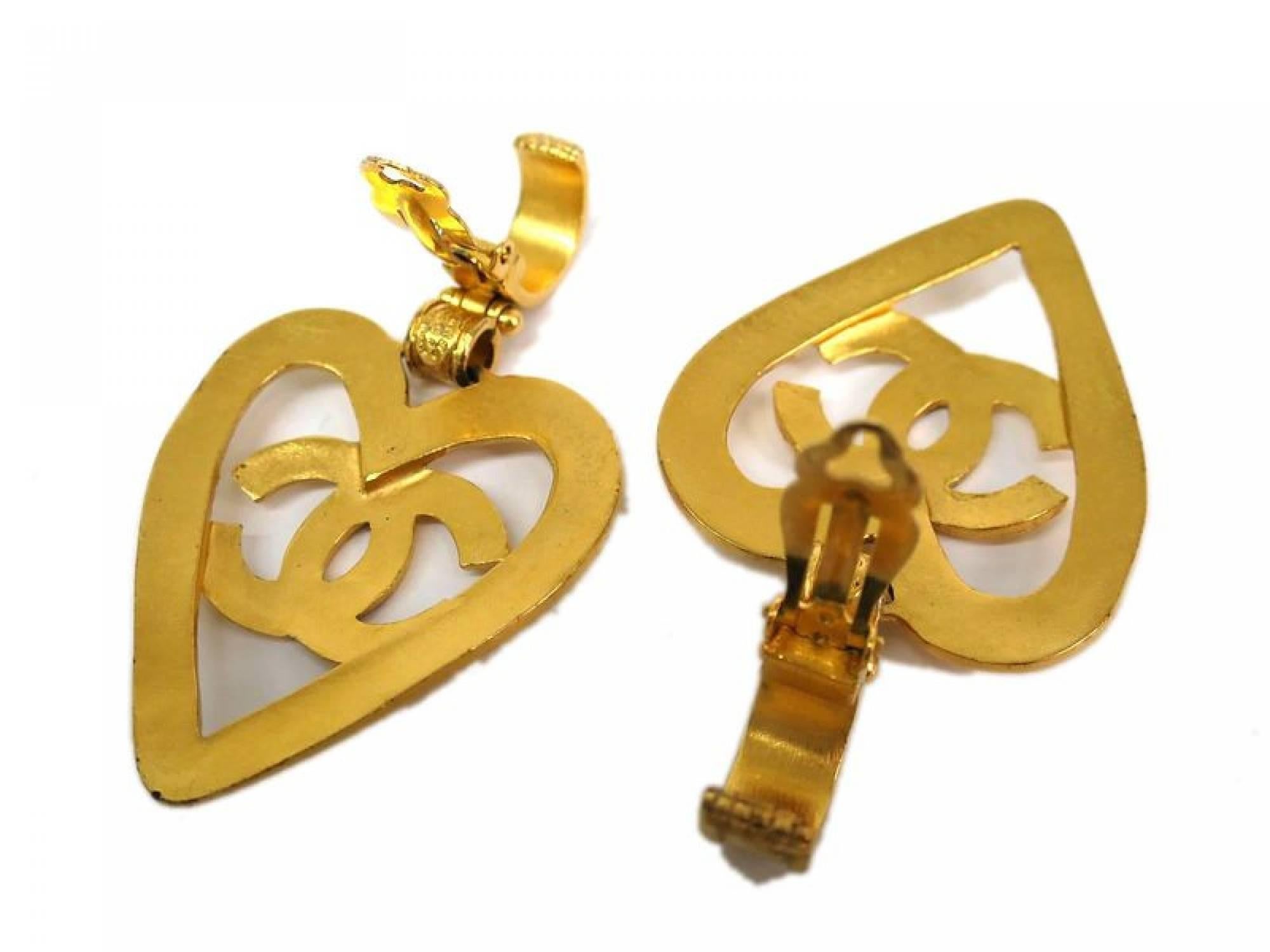 Chanel Vintage Gold Metal Heart CC Evening Drop Dangle Earrings In Good Condition In Chicago, IL