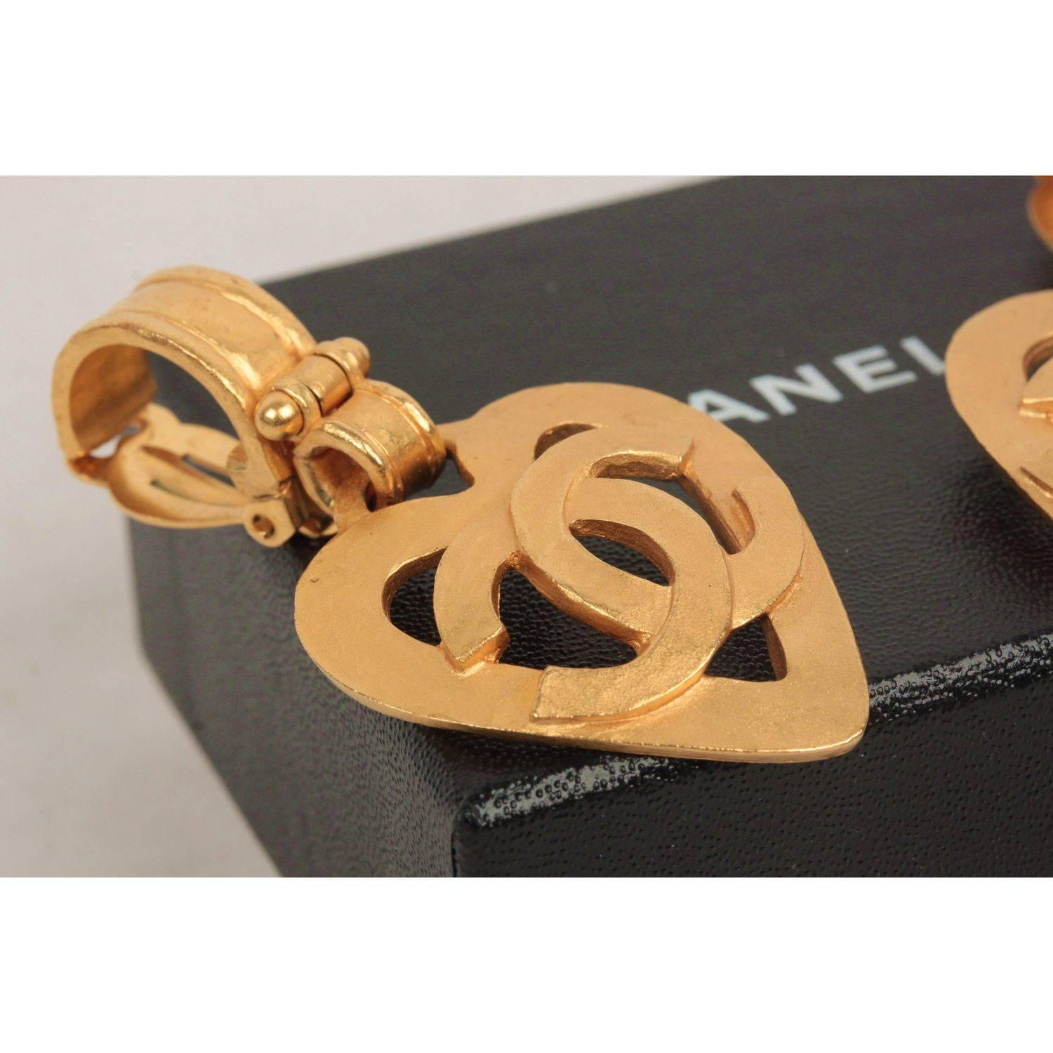 CHANEL Vintage Gold Metal Logo HEART Dangle Clip On EARRINGS In Excellent Condition In Rome, Rome