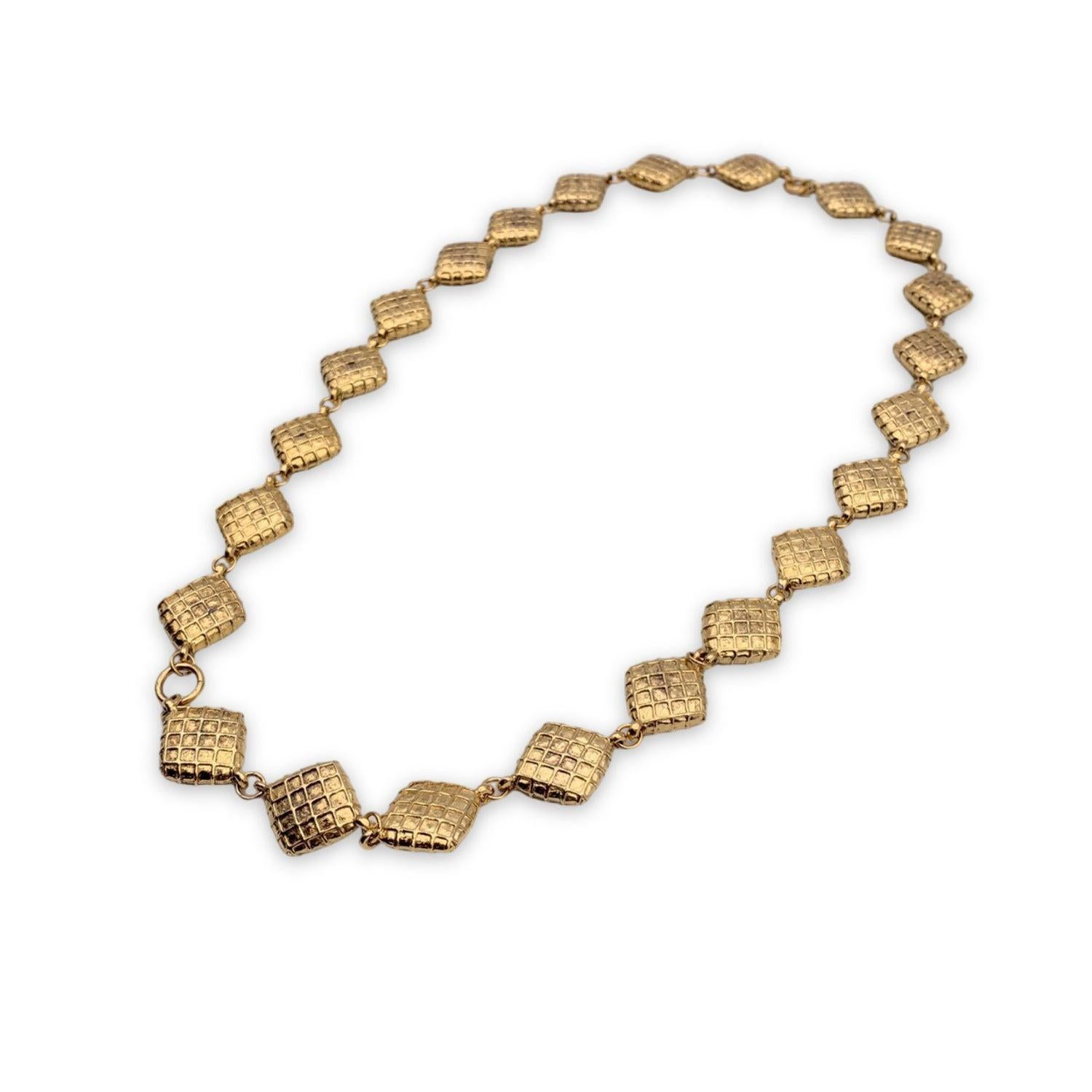 Vintage gold metal chain necklace from CHANEL. It features diamond-shaped elements with quilted pattern. No closure. Necklace drop: 12.5 inches - 31.7 cm. 'CHANEL - CC - Made in France' round tab Condition A - EXCELLENT Gently used. Chanel box