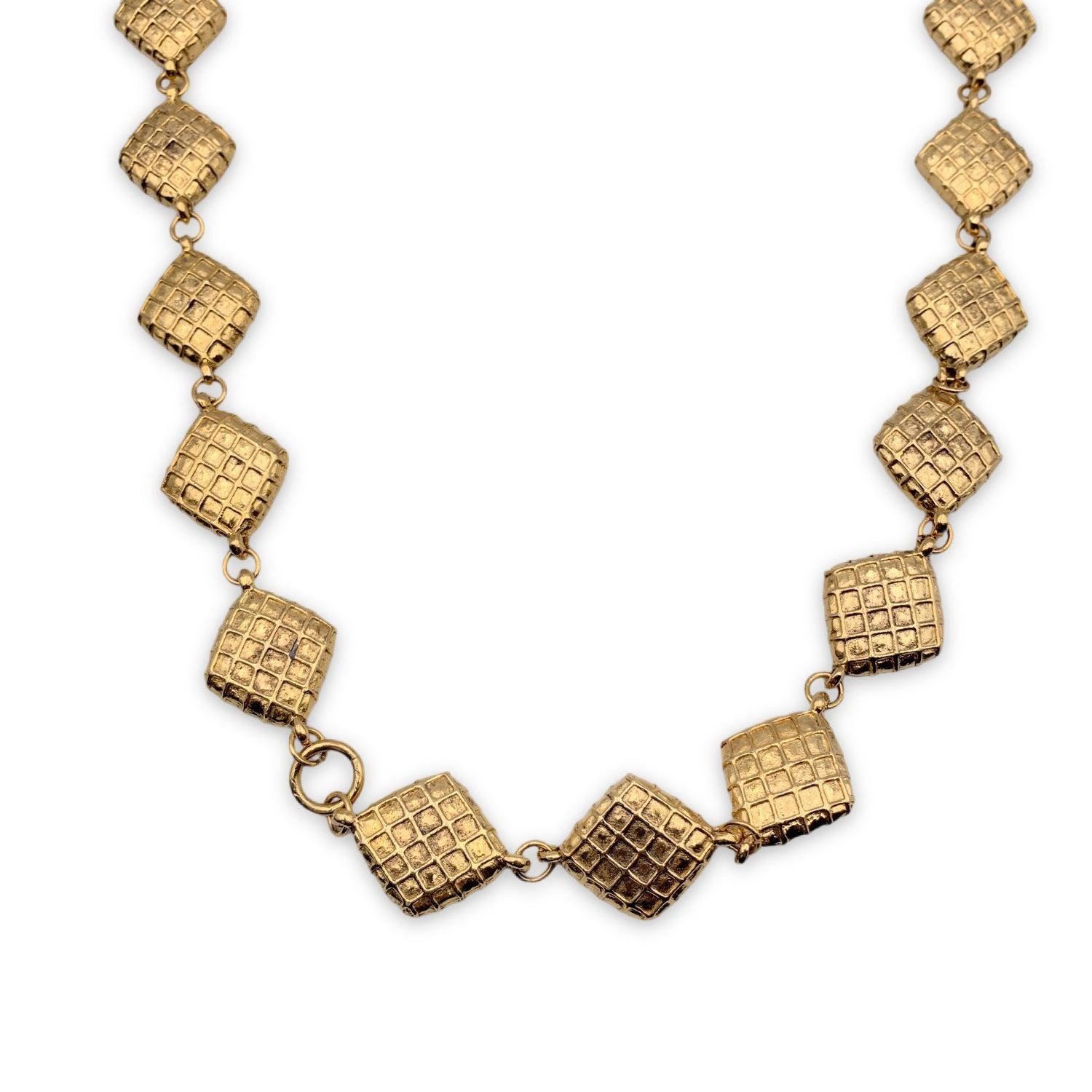 Chanel Vintage Gold Metal Quilted Collar Necklace In Excellent Condition For Sale In Rome, Rome
