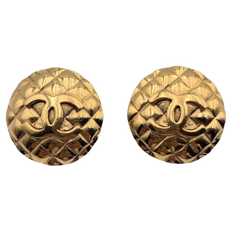 Chanel Vintage Gold Metal Round CC Logo Large Quilted Clip On Earrings at  1stDibs