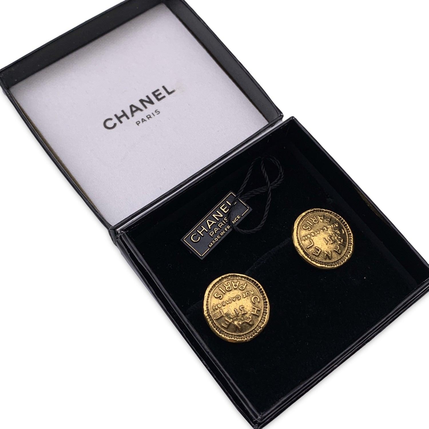 Beautiful vintage earrings by CHANEL, from the early 1980s. They are finely crafted in gold metal and feature 'Chanel 31 Rue Cambon Paris' embossed writing. Clip on closure on the back. 'CHANEL - CC - Made in France' oval tag on the reverse of the